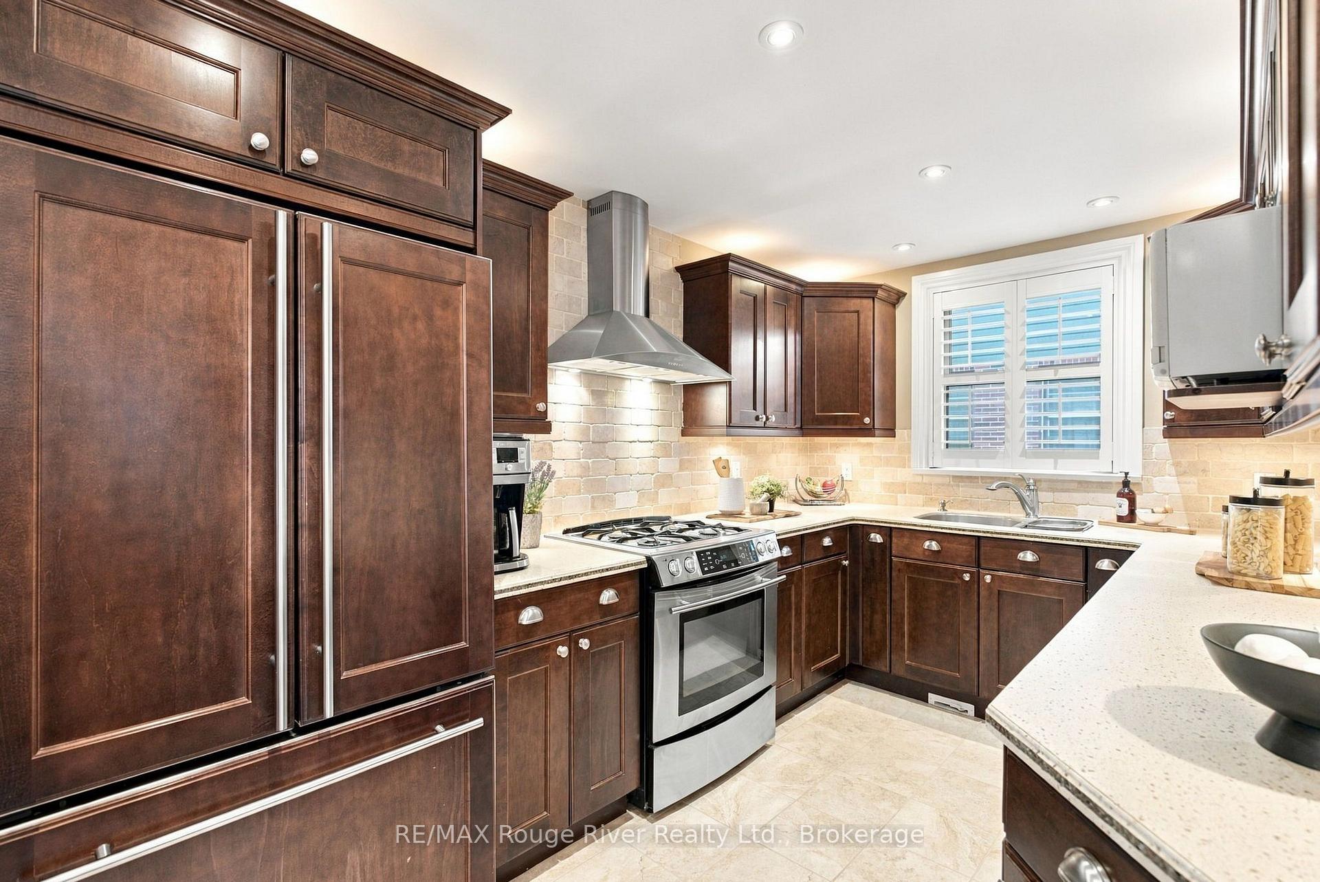 Photo 6 of 709 Athol Street, Whitby, Downtown Whitby — HOMEH