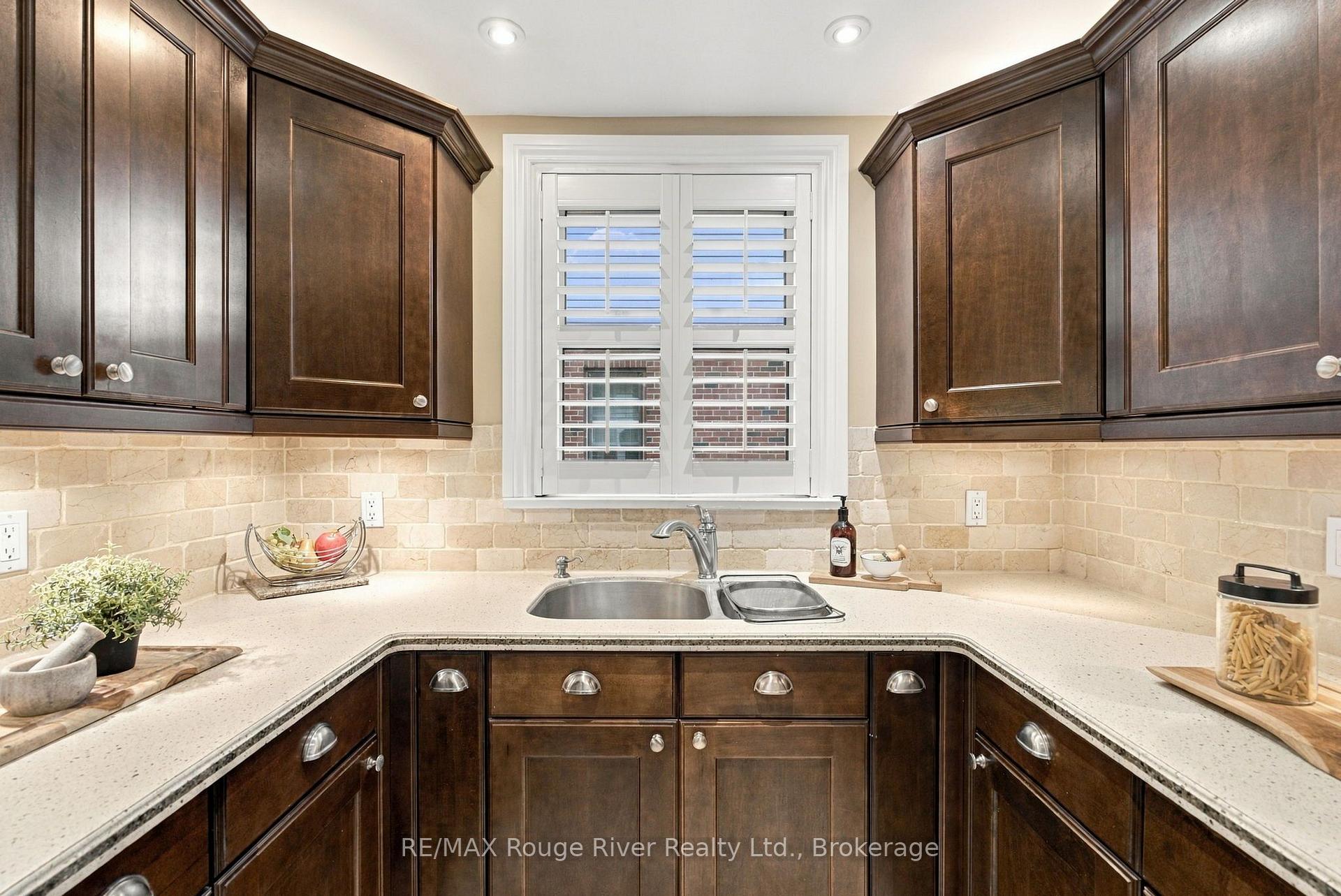 Photo 8 of 709 Athol Street, Whitby, Downtown Whitby — HOMEH