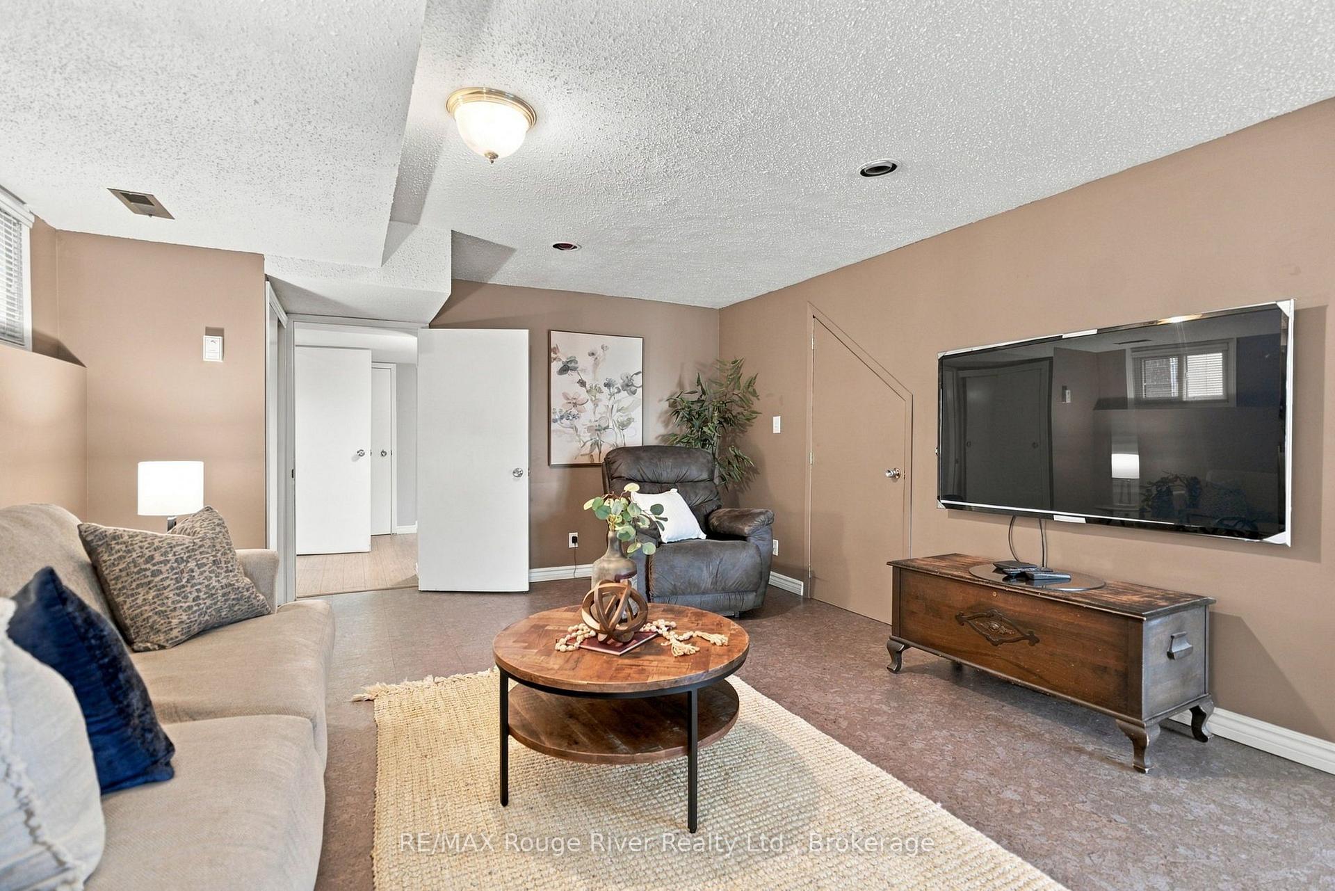 Photo 23 of 709 Athol Street, Whitby, Downtown Whitby — HOMEH