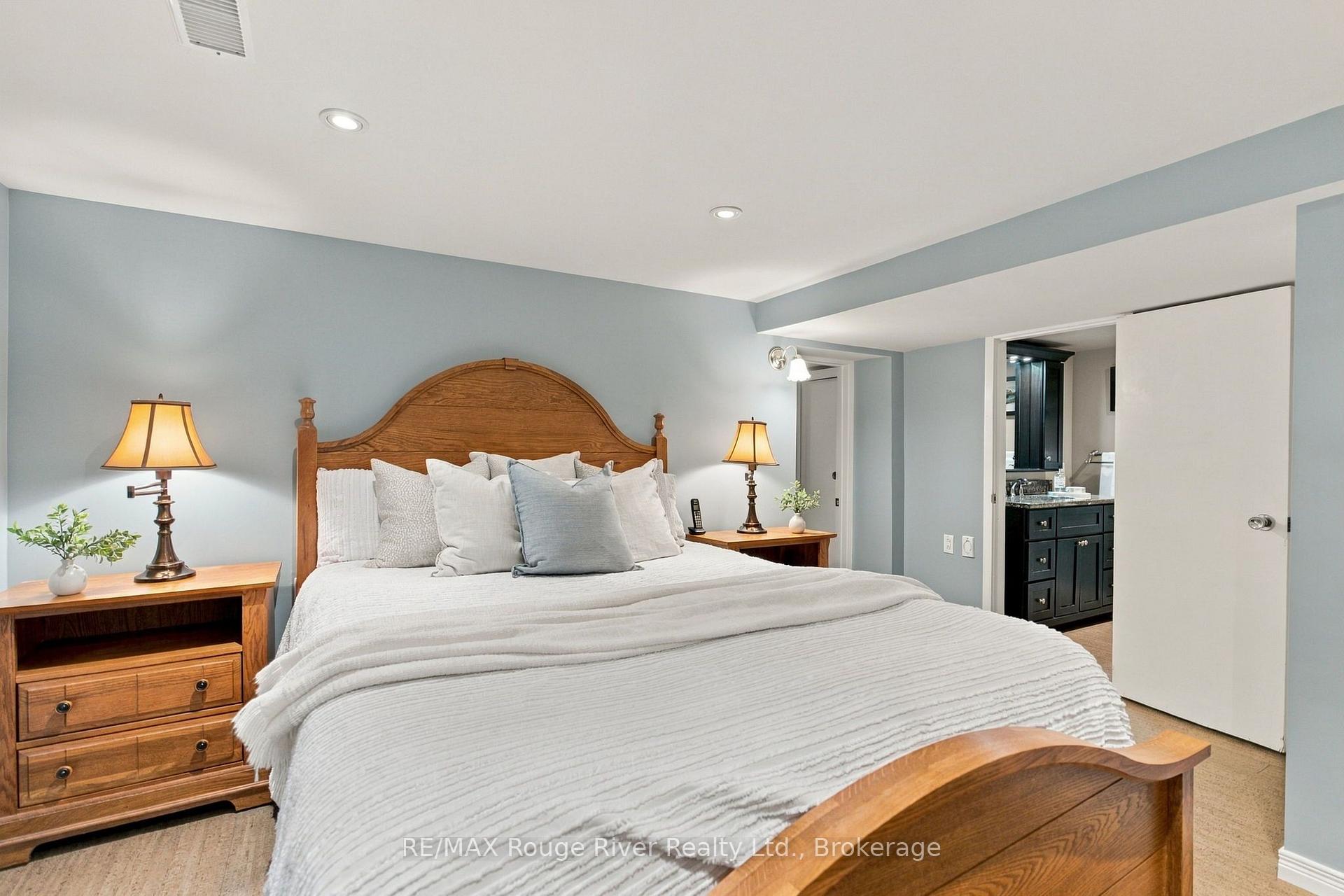 Photo 25 of 709 Athol Street, Whitby, Downtown Whitby — HOMEH
