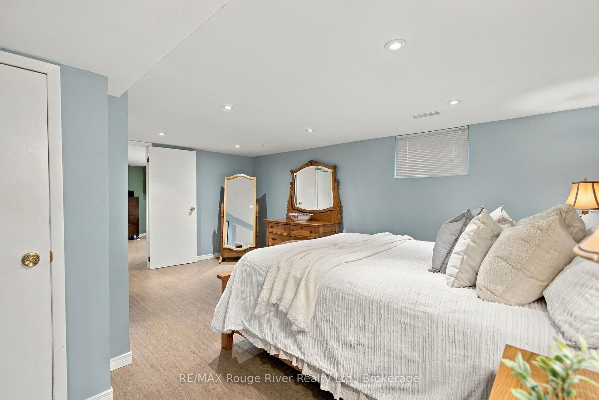 Photo 26 of 709 Athol Street, Whitby, Downtown Whitby — HOMEH