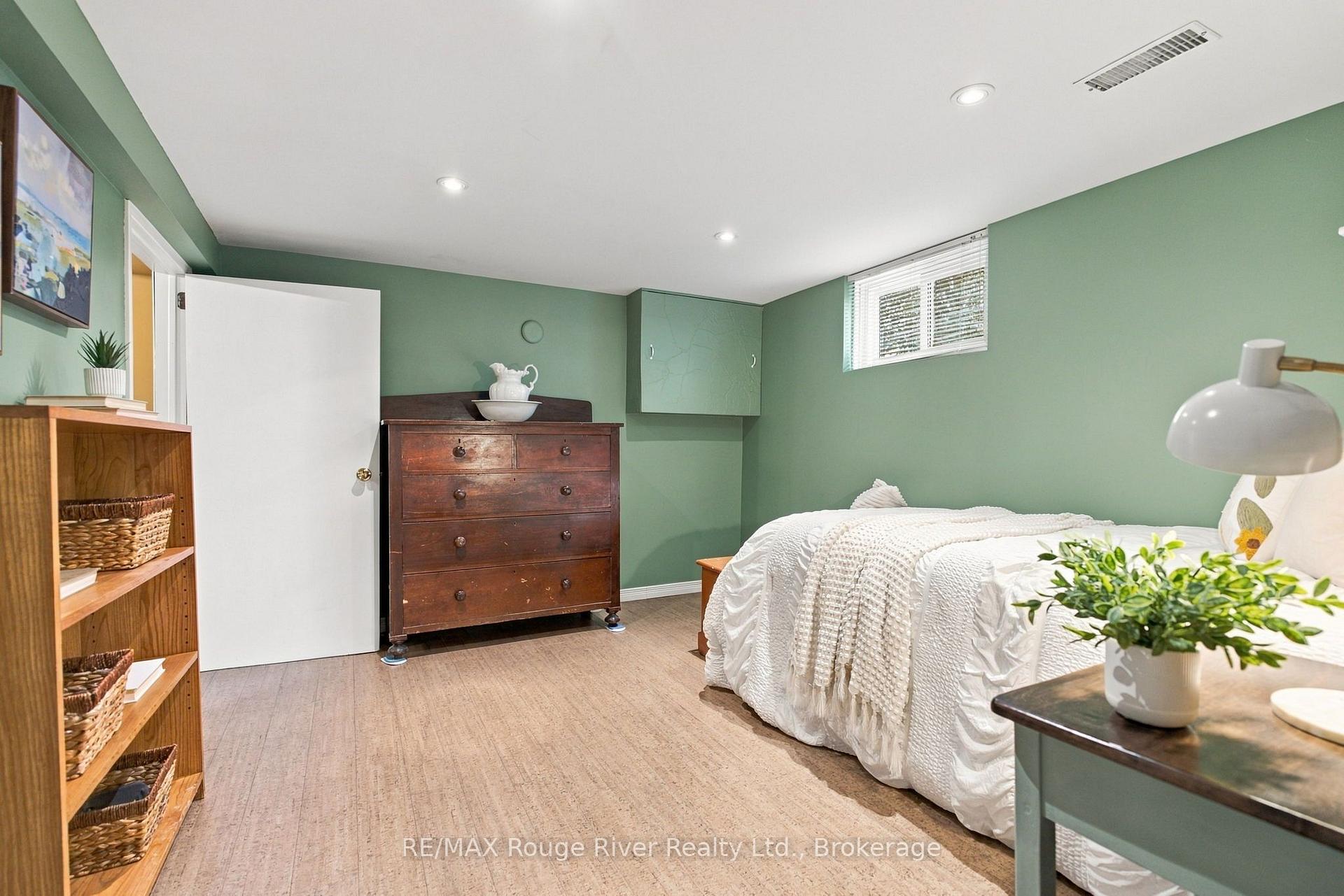 Photo 28 of 709 Athol Street, Whitby, Downtown Whitby — HOMEH