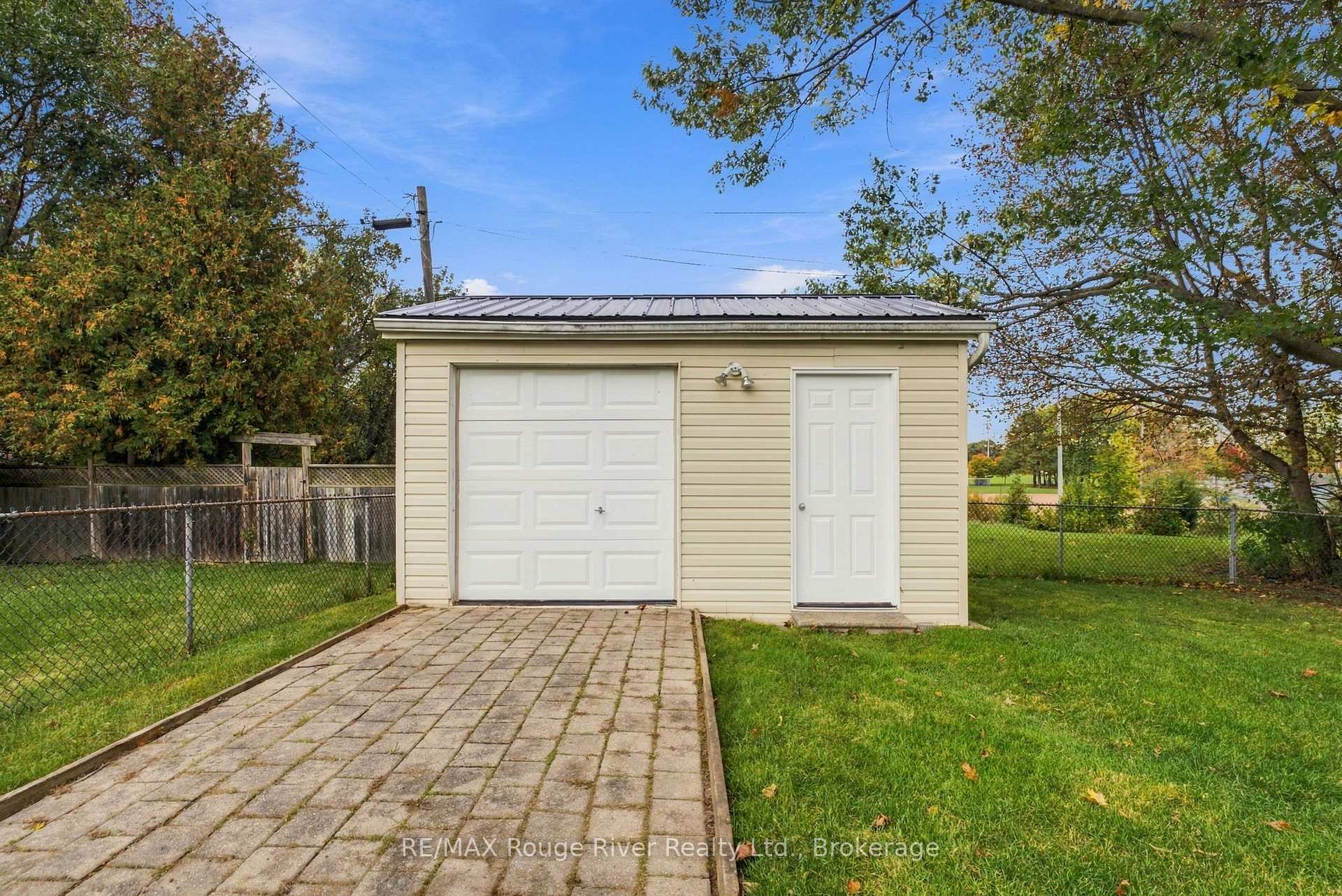 Photo 33 of 709 Athol Street, Whitby, Downtown Whitby — HOMEH
