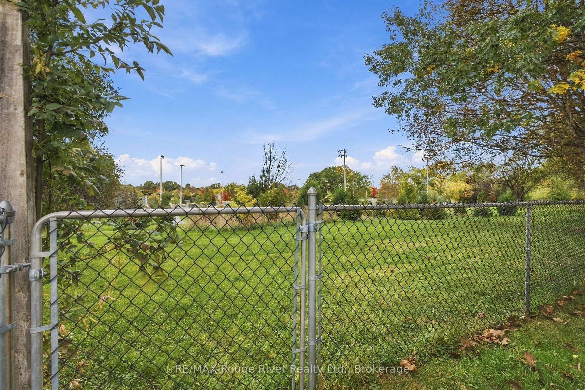 Photo 38 of 709 Athol Street, Whitby, Downtown Whitby — HOMEH