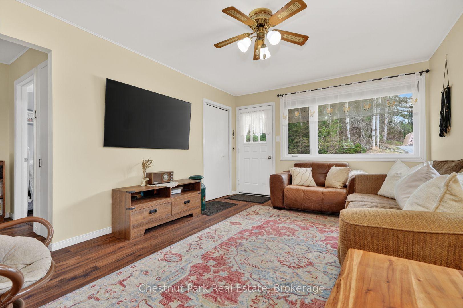 Photo 5 of 213 Yonge Street, Burk's Falls — HOMEH