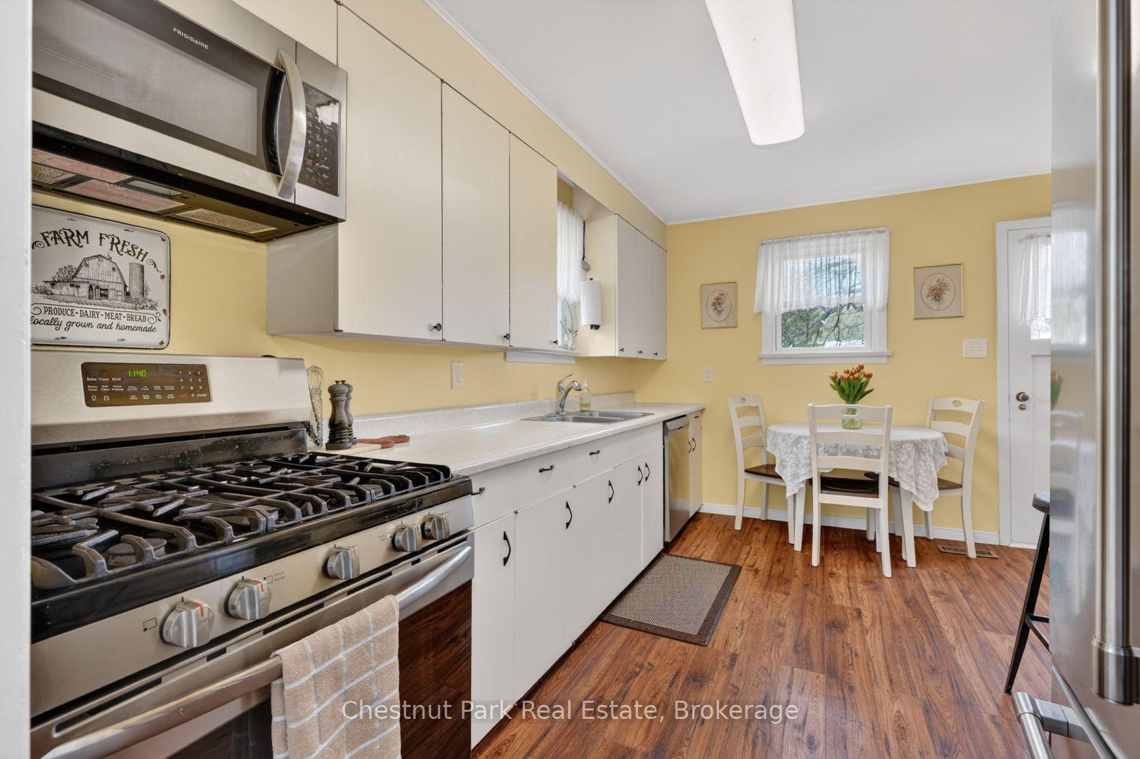 Photo 8 of 213 Yonge Street, Burk's Falls — HOMEH