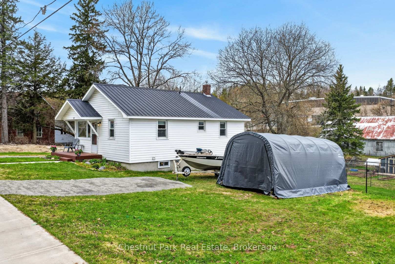 Photo 40 of 213 Yonge Street, Burk's Falls — HOMEH