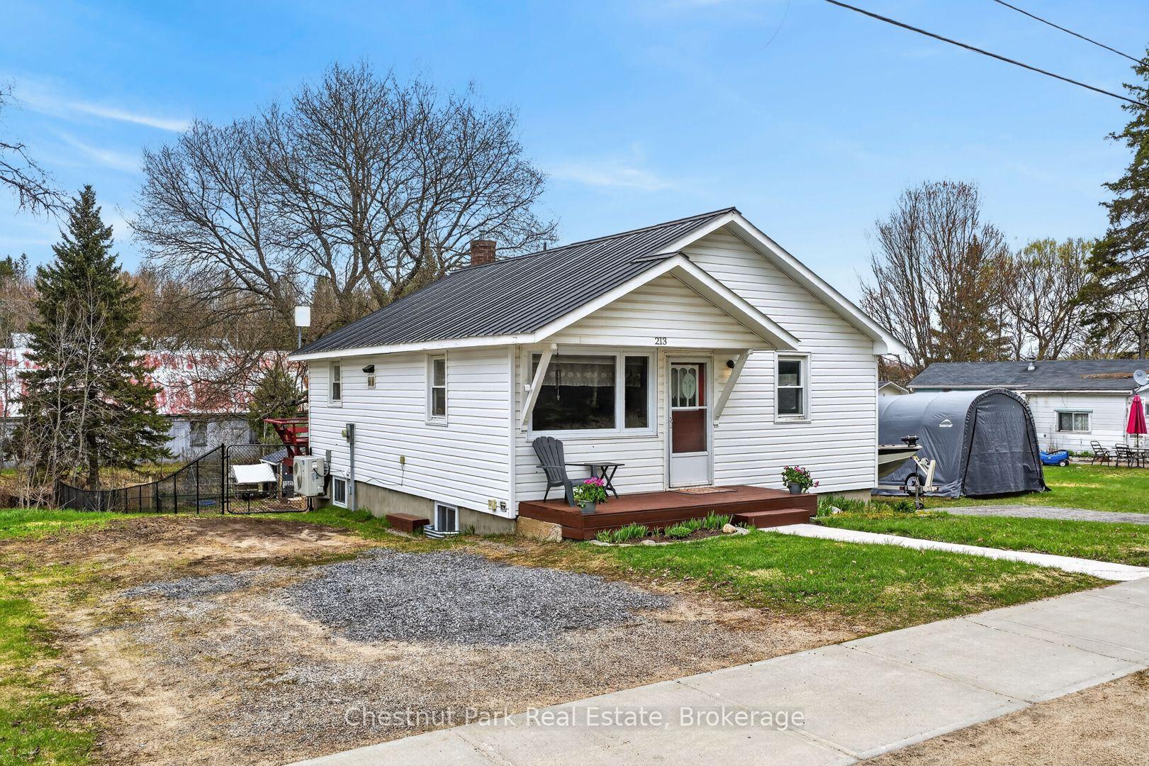 Photo 41 of 213 Yonge Street, Burk's Falls — HOMEH