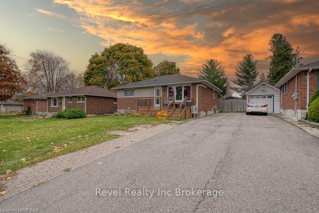 Front of 824 Devonshire Avenue