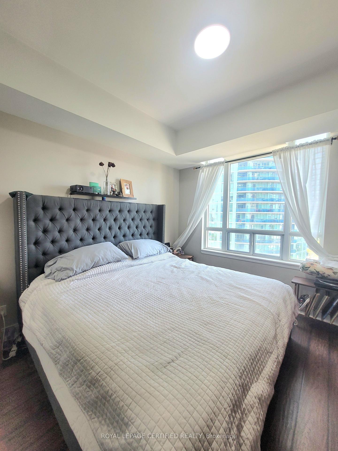 Photo 13 of Unit 909, 90 Absolute Avenue, Mississauga, City Centre — HOMEH