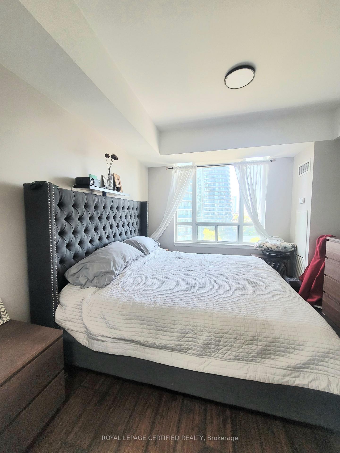 Photo 15 of Unit 909, 90 Absolute Avenue, Mississauga, City Centre — HOMEH