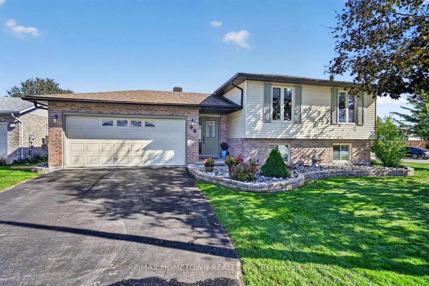 Photo 3 of 96 Cambridge Crescent, Brockville, Brockville — HOMEH