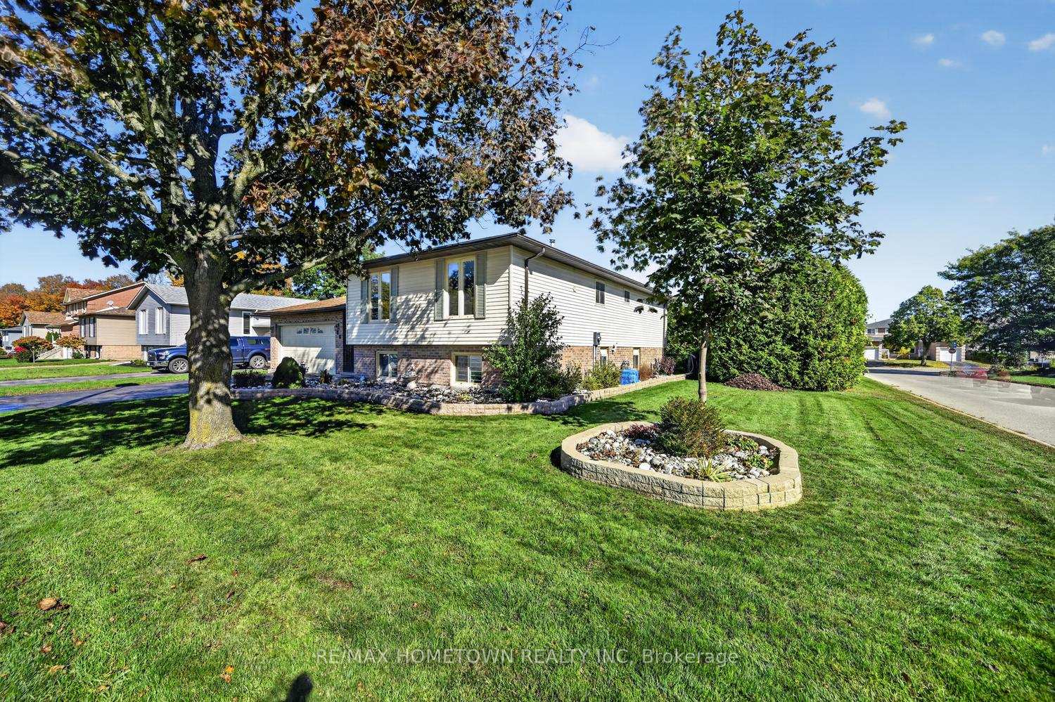 Photo 4 of 96 Cambridge Crescent, Brockville, Brockville — HOMEH