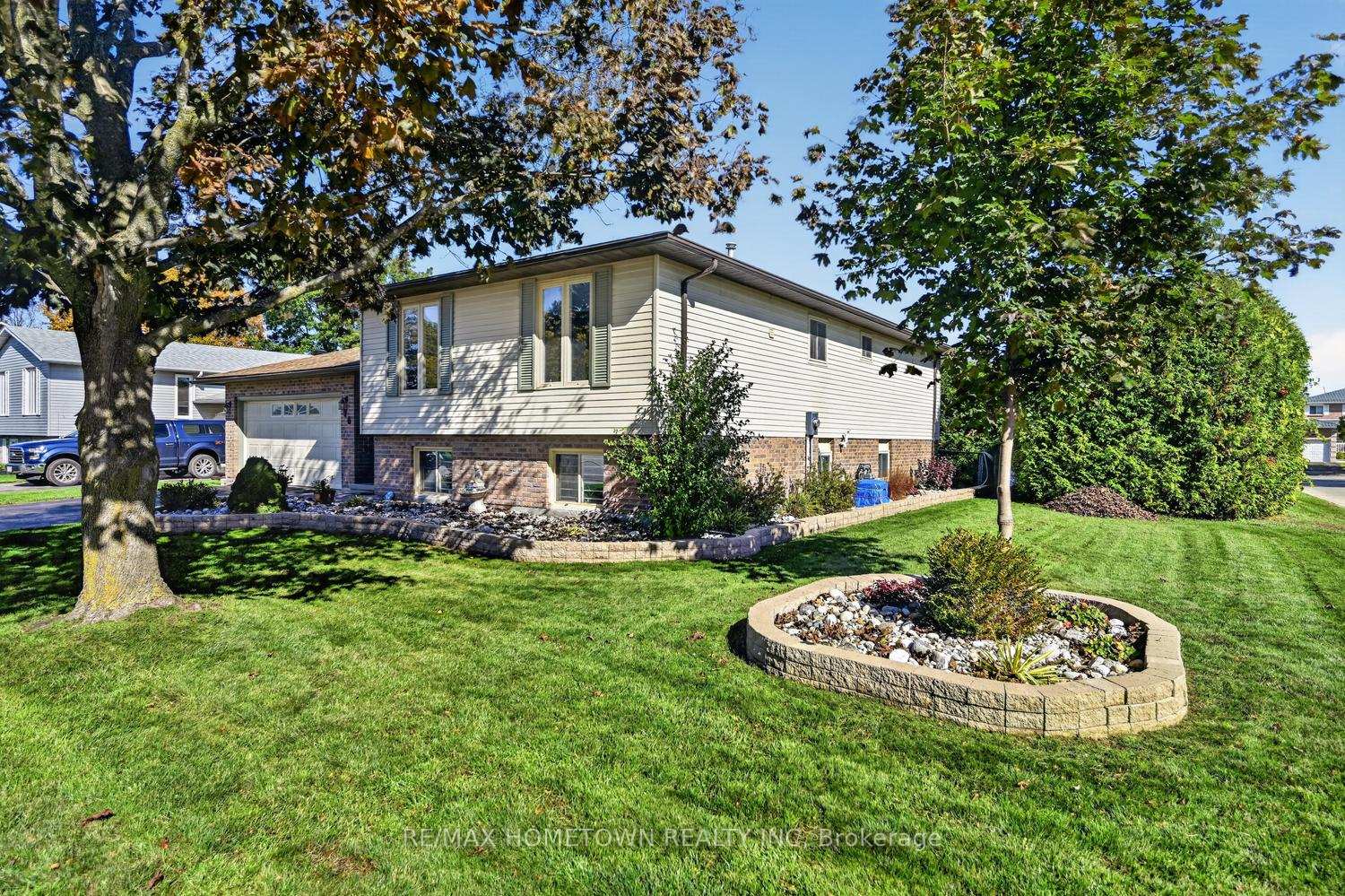 Photo 5 of 96 Cambridge Crescent, Brockville, Brockville — HOMEH