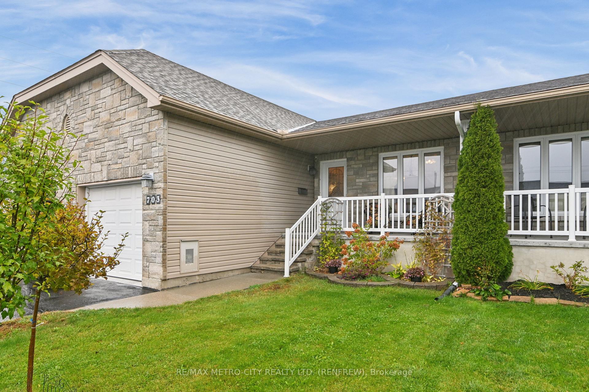 Photo 1 of 703 Aberdeen Street, Renfrew, Renfrew — HOMEH