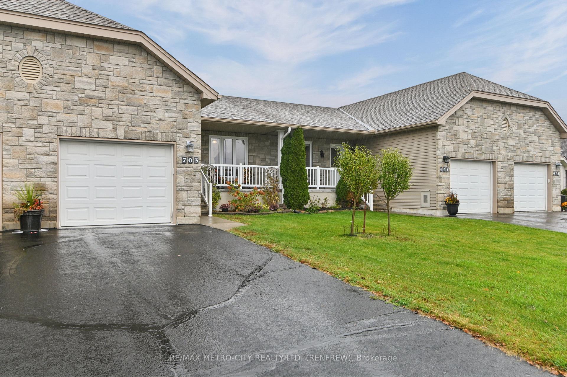Photo 3 of 703 Aberdeen Street, Renfrew, Renfrew — HOMEH