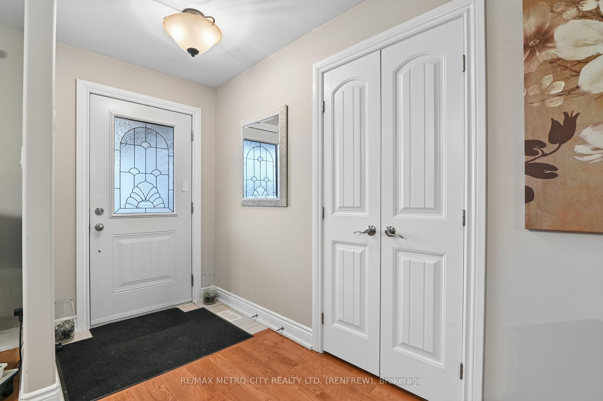 Photo 5 of 703 Aberdeen Street, Renfrew, Renfrew — HOMEH