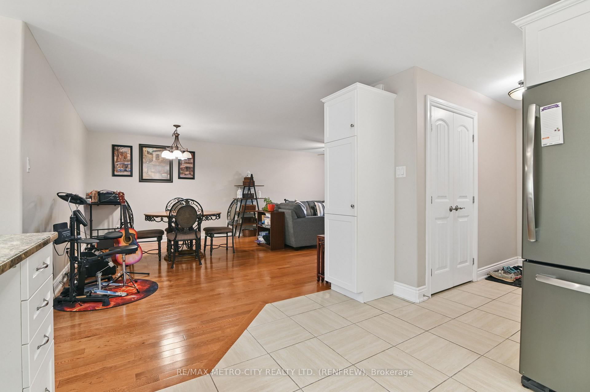 Photo 15 of 703 Aberdeen Street, Renfrew, Renfrew — HOMEH