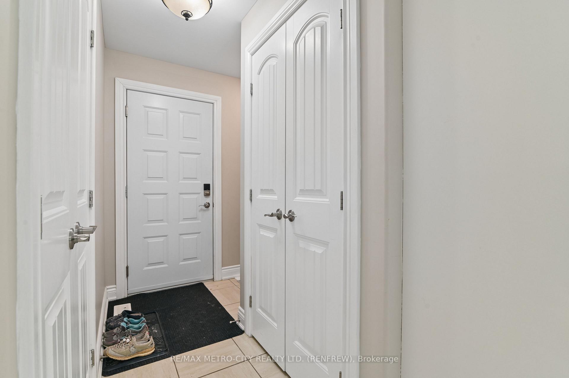 Photo 16 of 703 Aberdeen Street, Renfrew, Renfrew — HOMEH