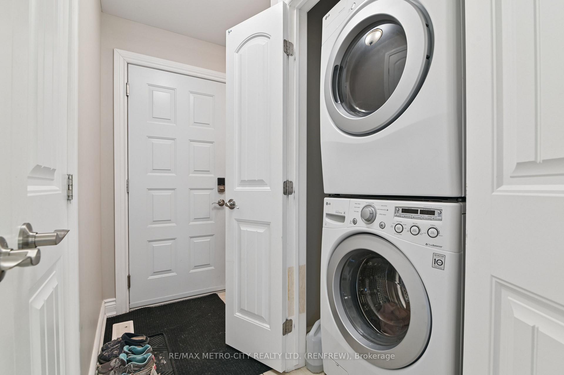 Photo 17 of 703 Aberdeen Street, Renfrew, Renfrew — HOMEH