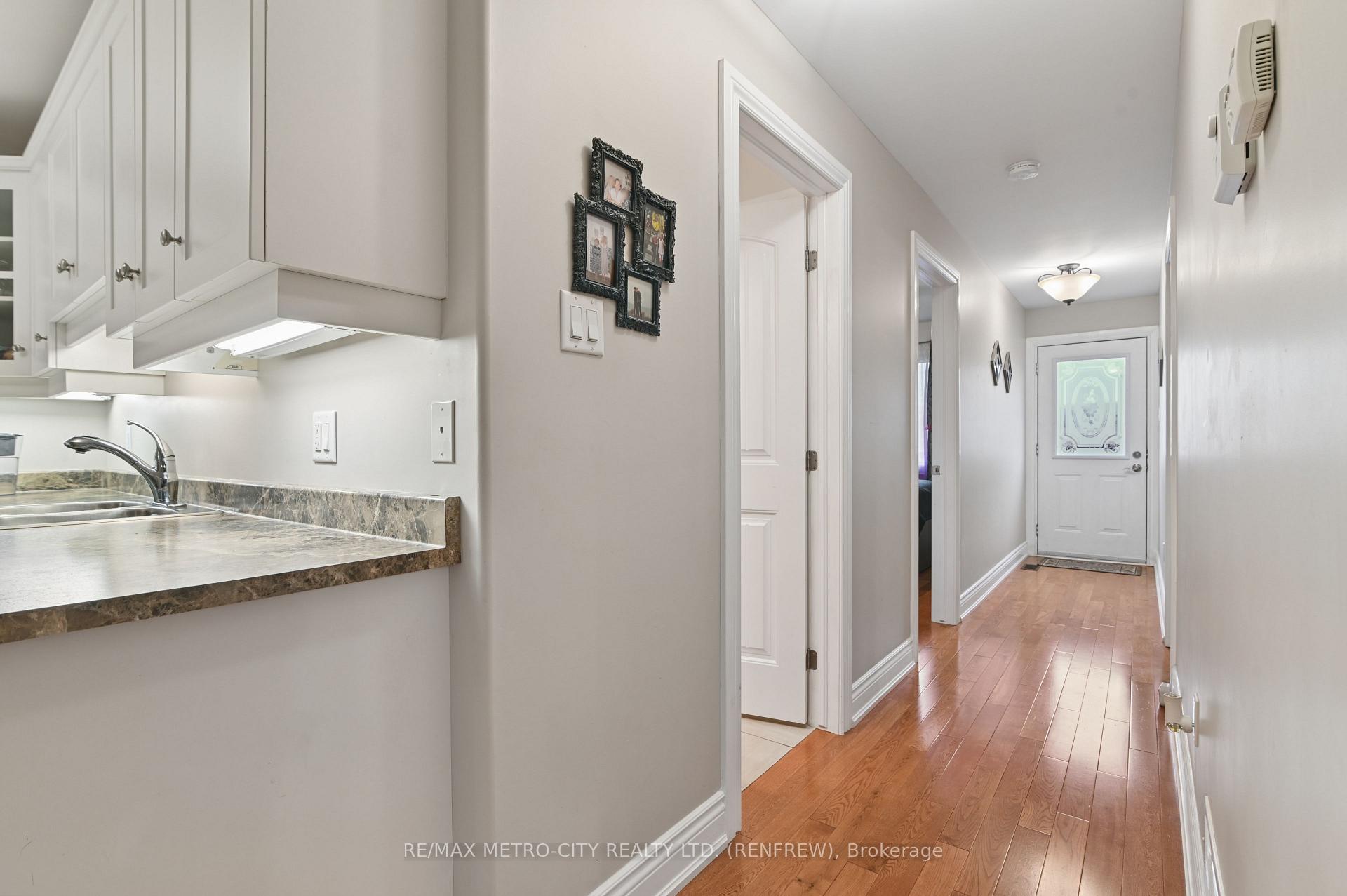 Photo 18 of 703 Aberdeen Street, Renfrew, Renfrew — HOMEH