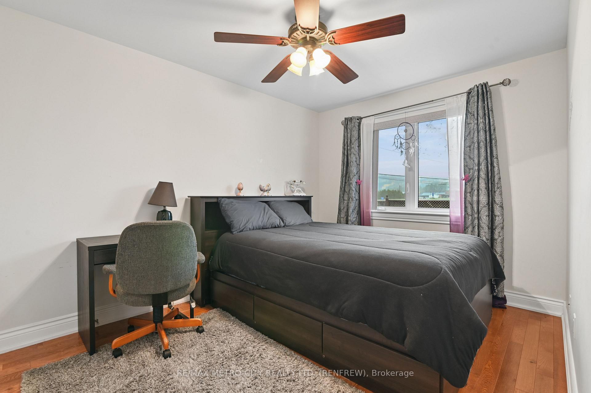 Photo 20 of 703 Aberdeen Street, Renfrew, Renfrew — HOMEH