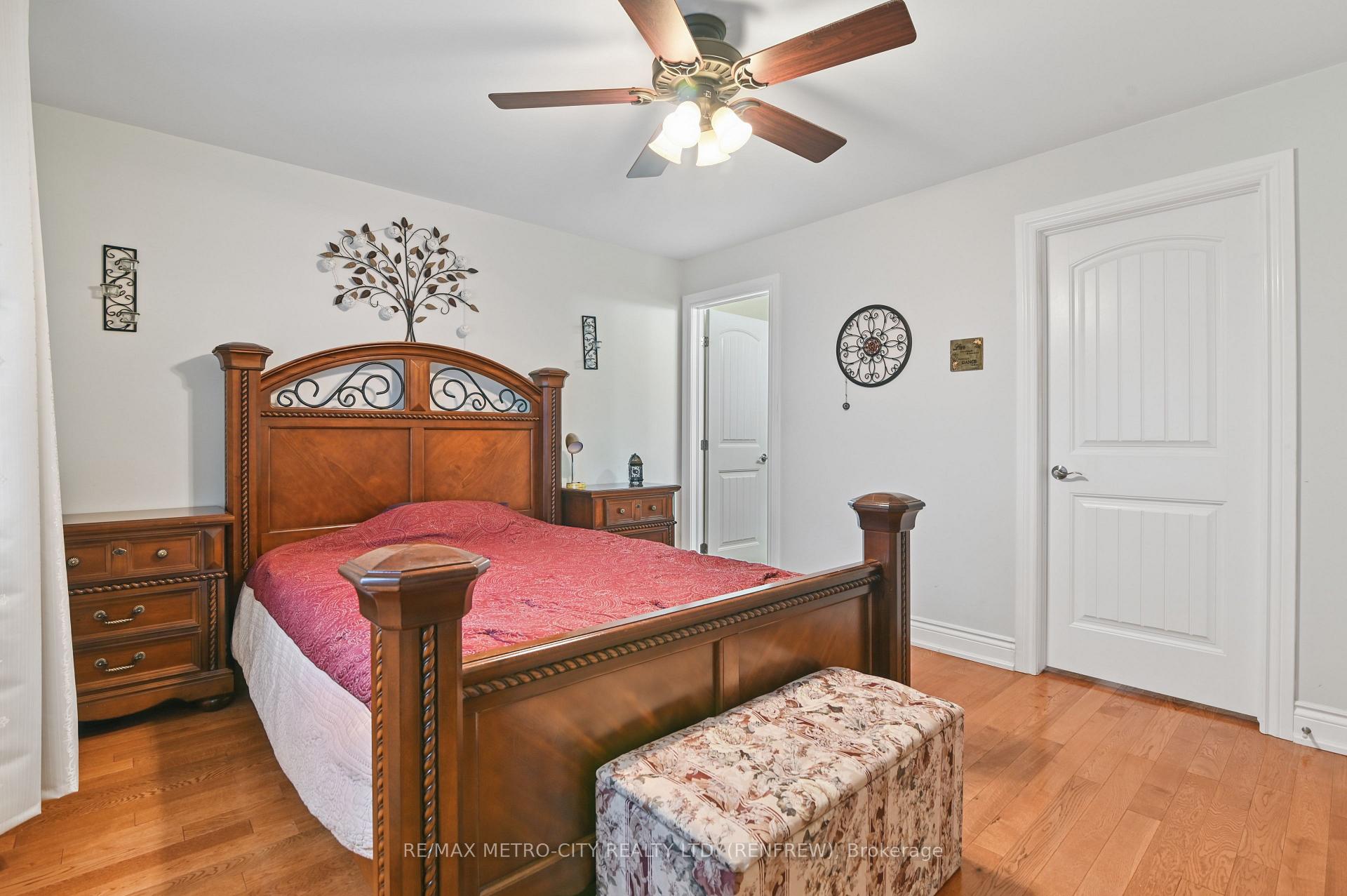Photo 23 of 703 Aberdeen Street, Renfrew, Renfrew — HOMEH