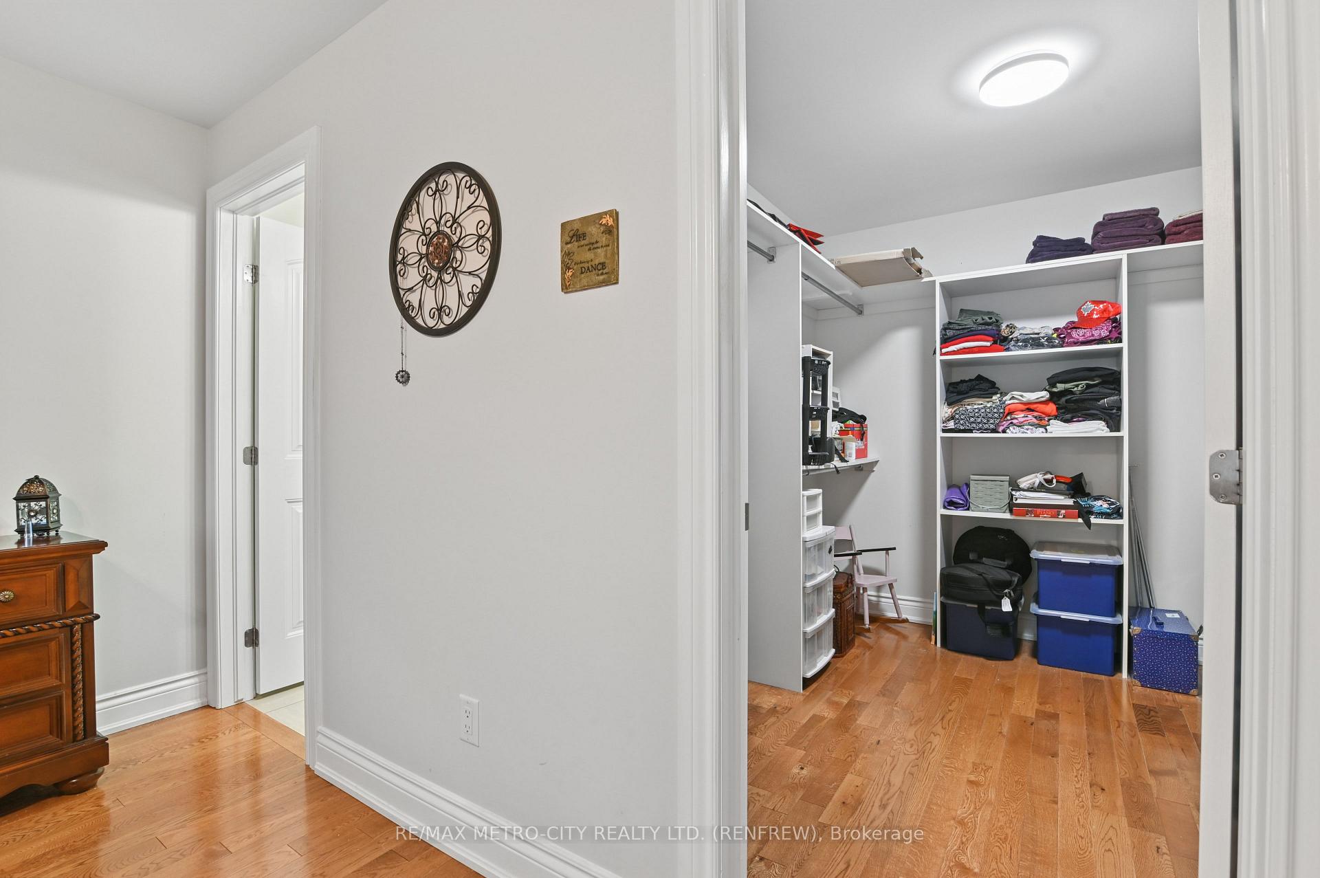 Photo 24 of 703 Aberdeen Street, Renfrew, Renfrew — HOMEH