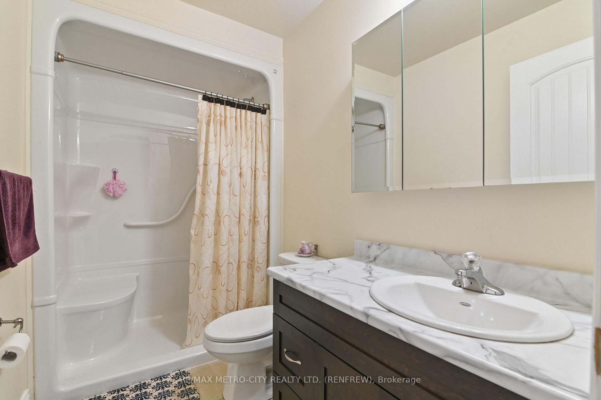 Photo 25 of 703 Aberdeen Street, Renfrew, Renfrew — HOMEH