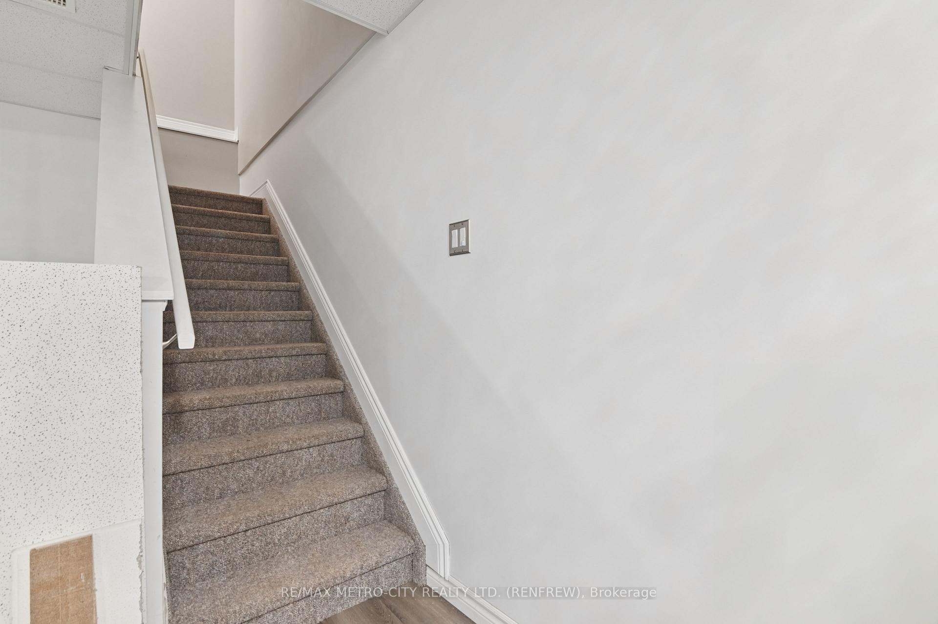 Photo 27 of 703 Aberdeen Street, Renfrew, Renfrew — HOMEH