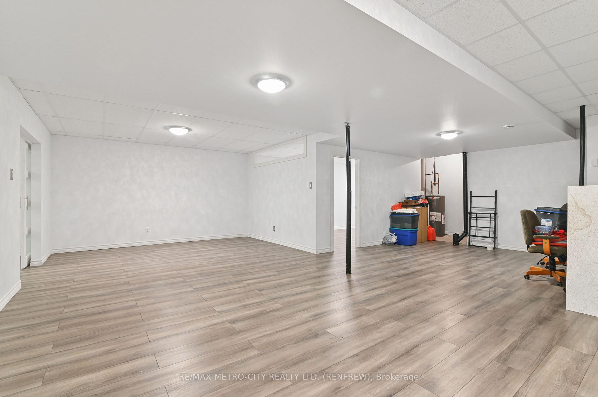 Photo 28 of 703 Aberdeen Street, Renfrew, Renfrew — HOMEH