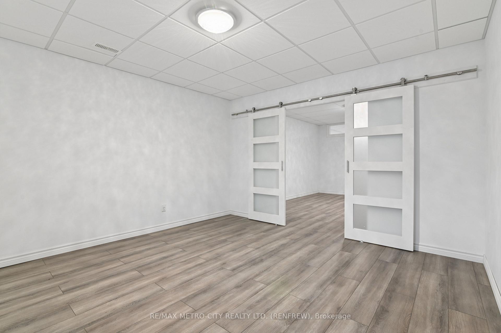 Photo 30 of 703 Aberdeen Street, Renfrew, Renfrew — HOMEH