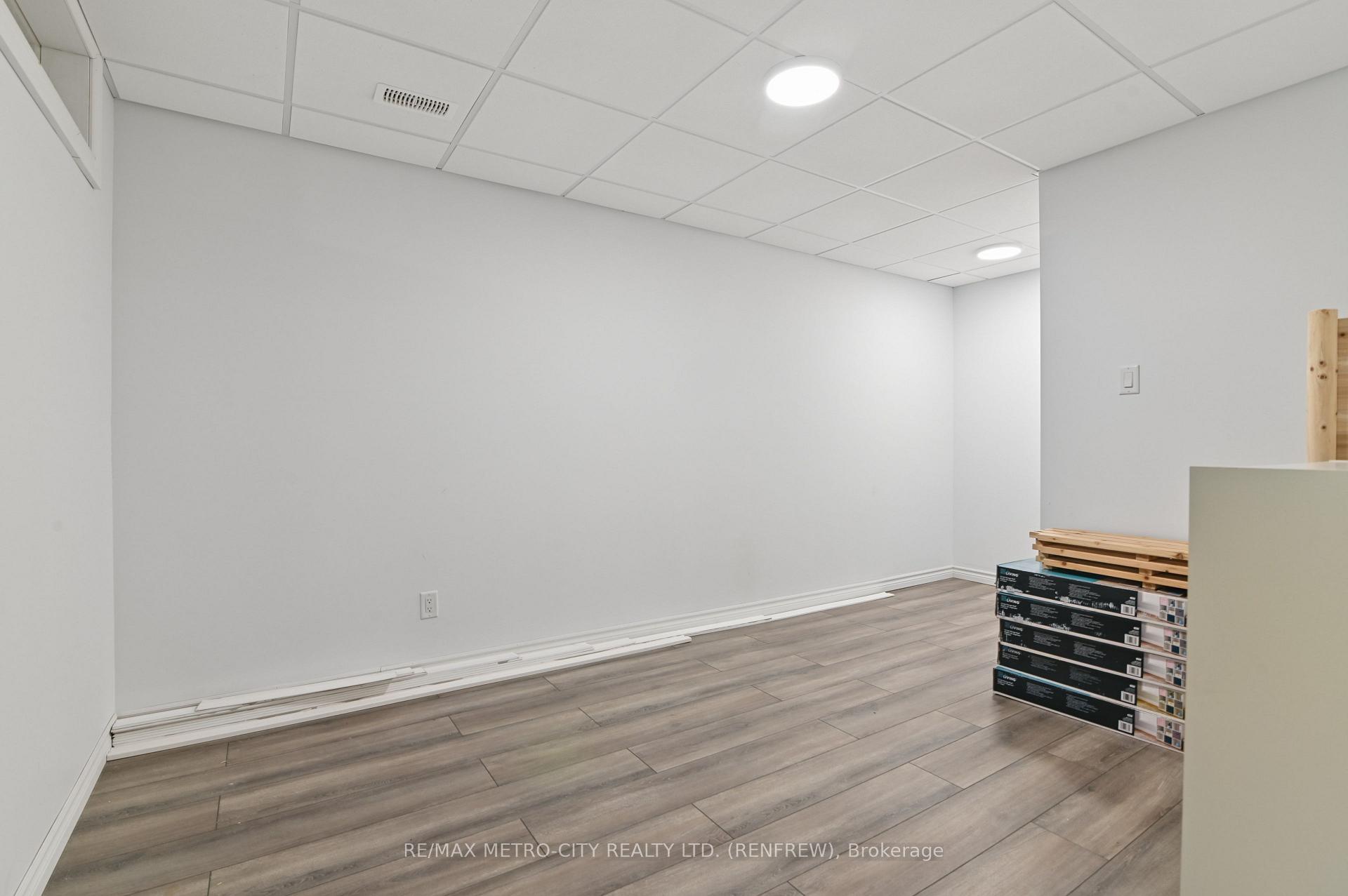 Photo 31 of 703 Aberdeen Street, Renfrew, Renfrew — HOMEH