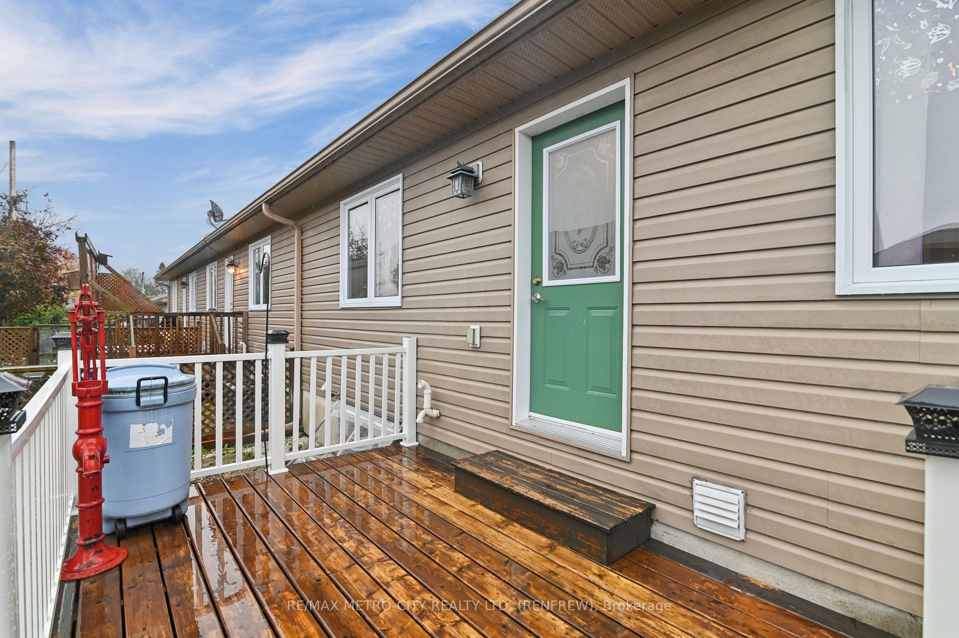 Photo 32 of 703 Aberdeen Street, Renfrew, Renfrew — HOMEH