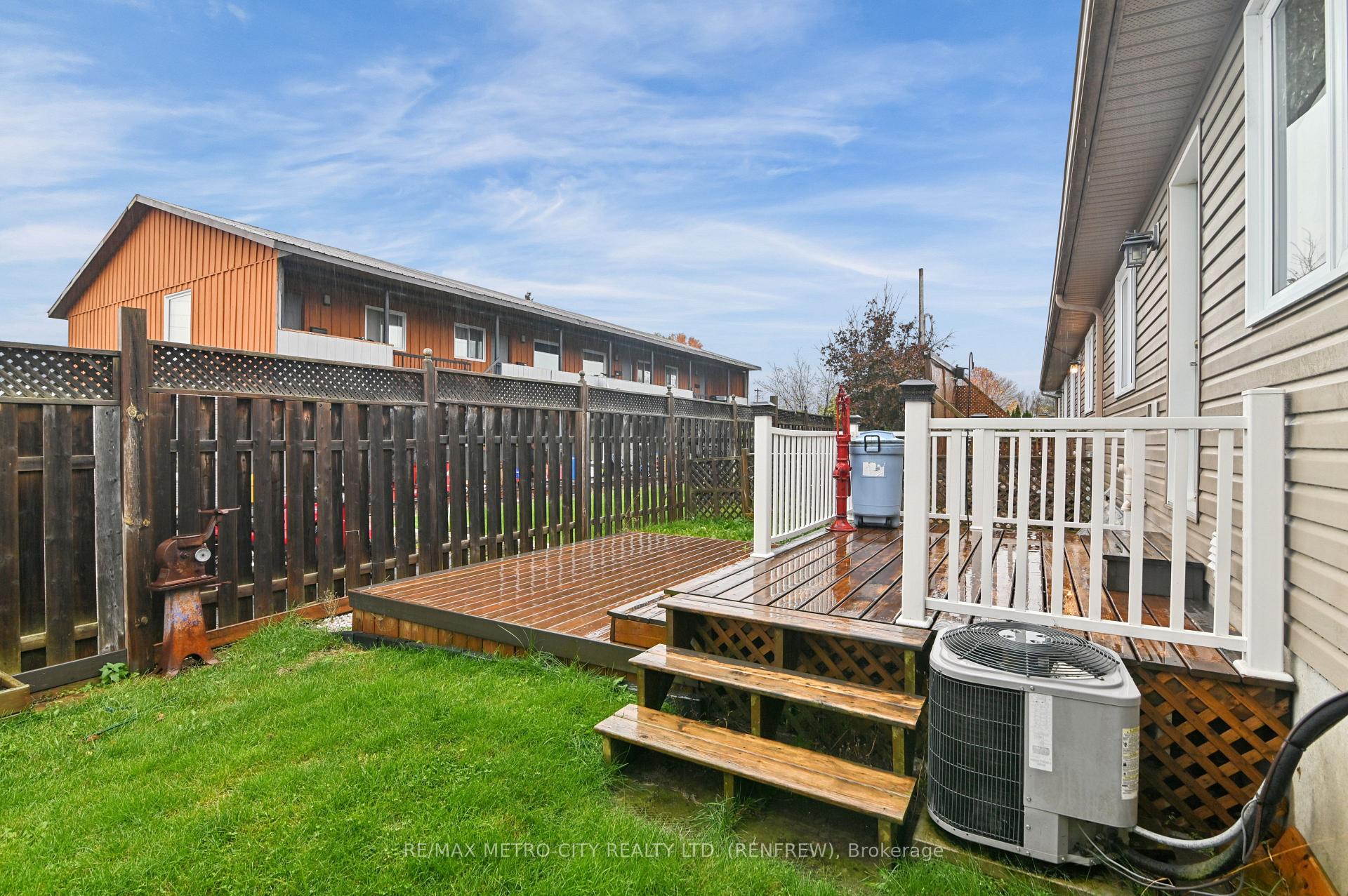 Photo 33 of 703 Aberdeen Street, Renfrew, Renfrew — HOMEH