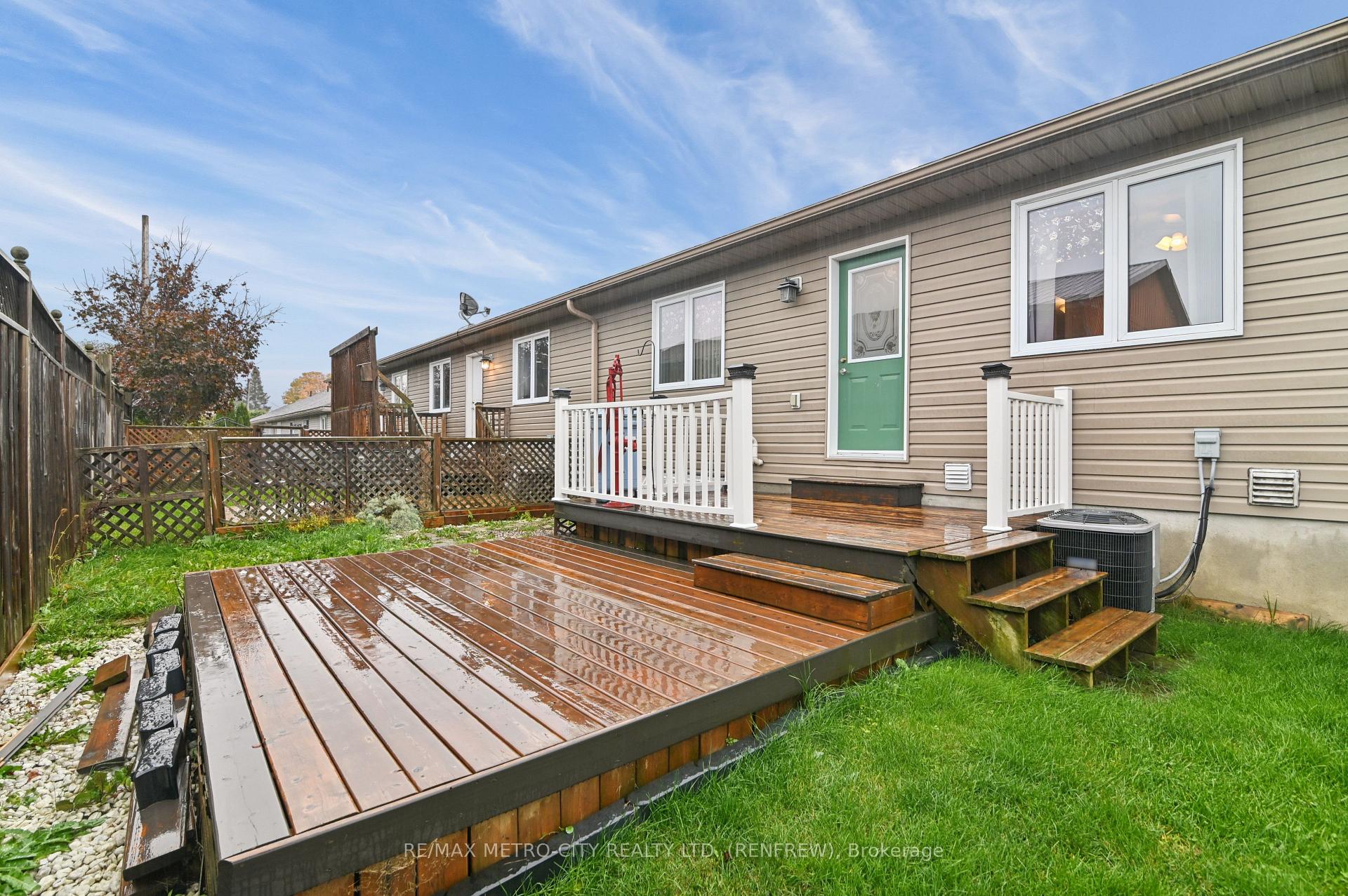 Photo 34 of 703 Aberdeen Street, Renfrew, Renfrew — HOMEH