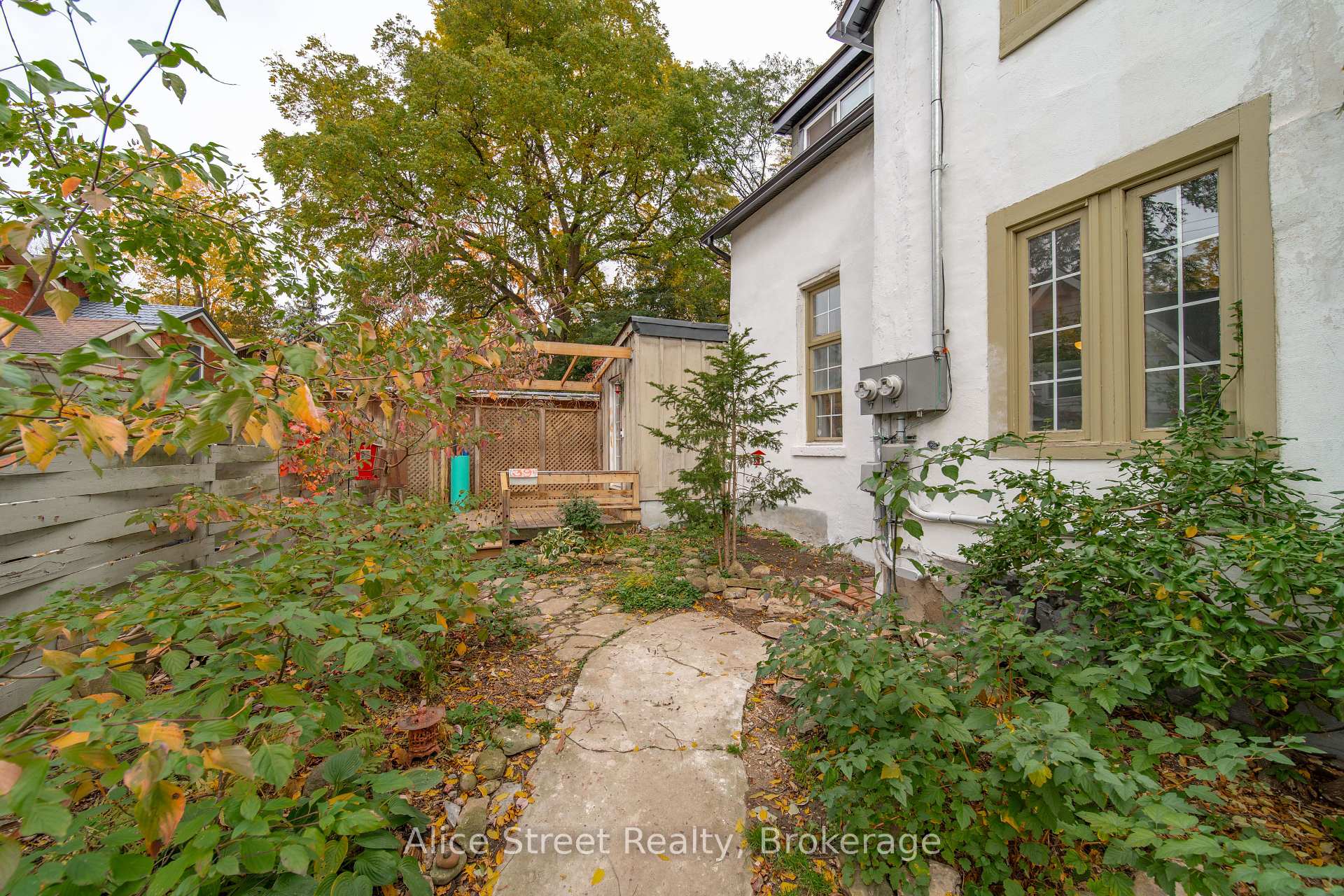 Photo 1 of 39 Arthur Street N, Guelph, St. George's — HOMEH