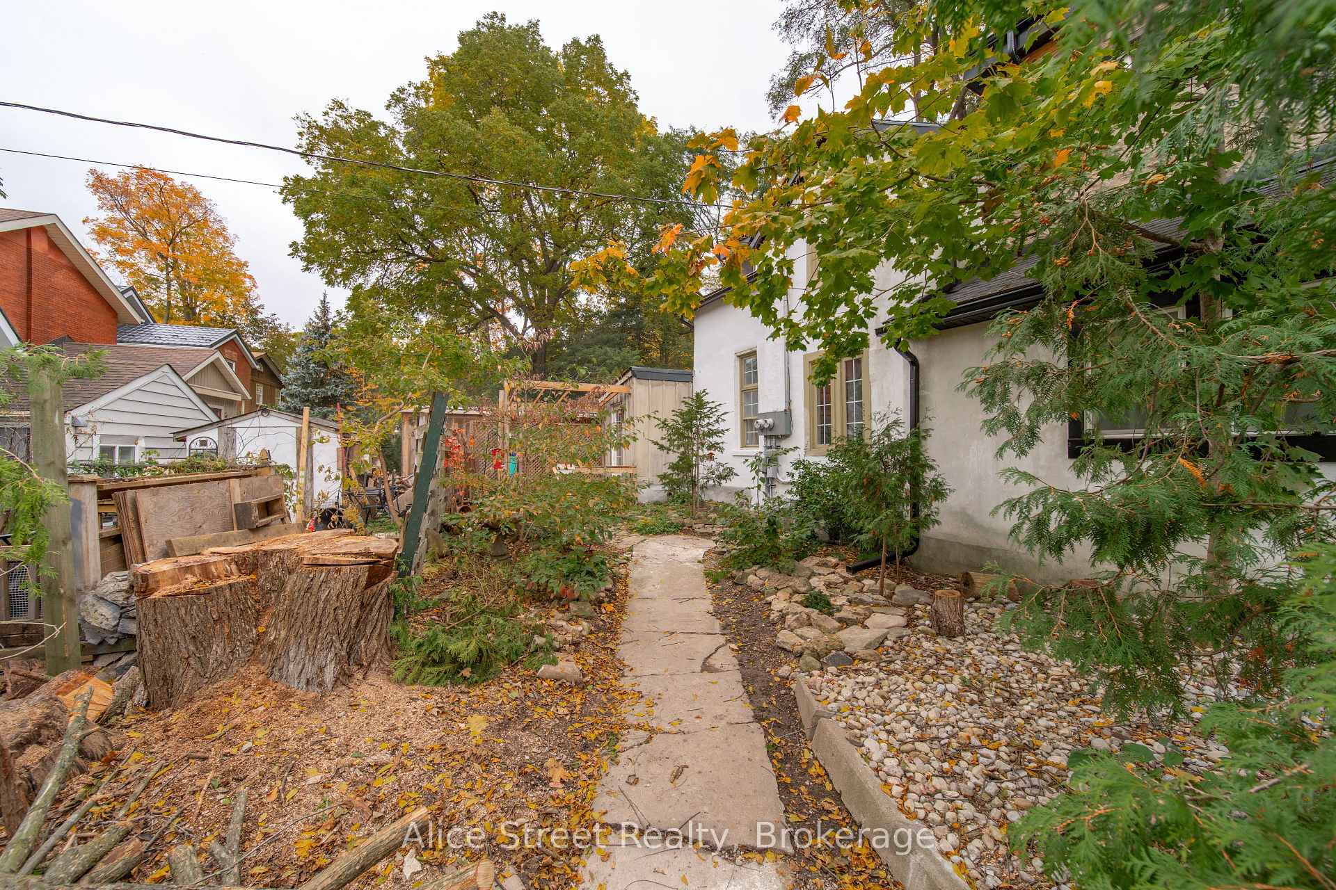 Photo 4 of 39 Arthur Street N, Guelph, St. George's — HOMEH
