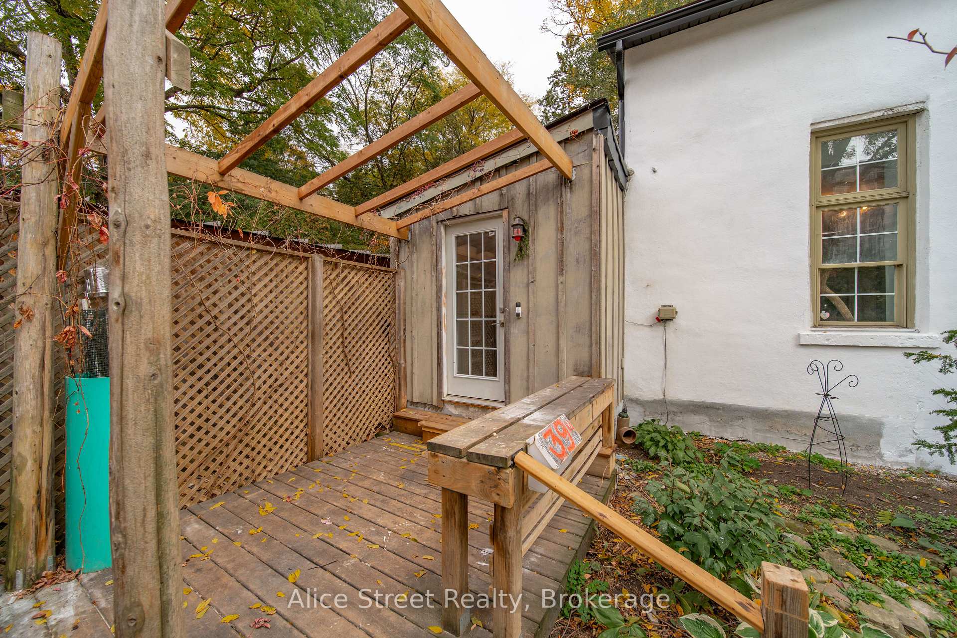 Photo 6 of 39 Arthur Street N, Guelph, St. George's — HOMEH