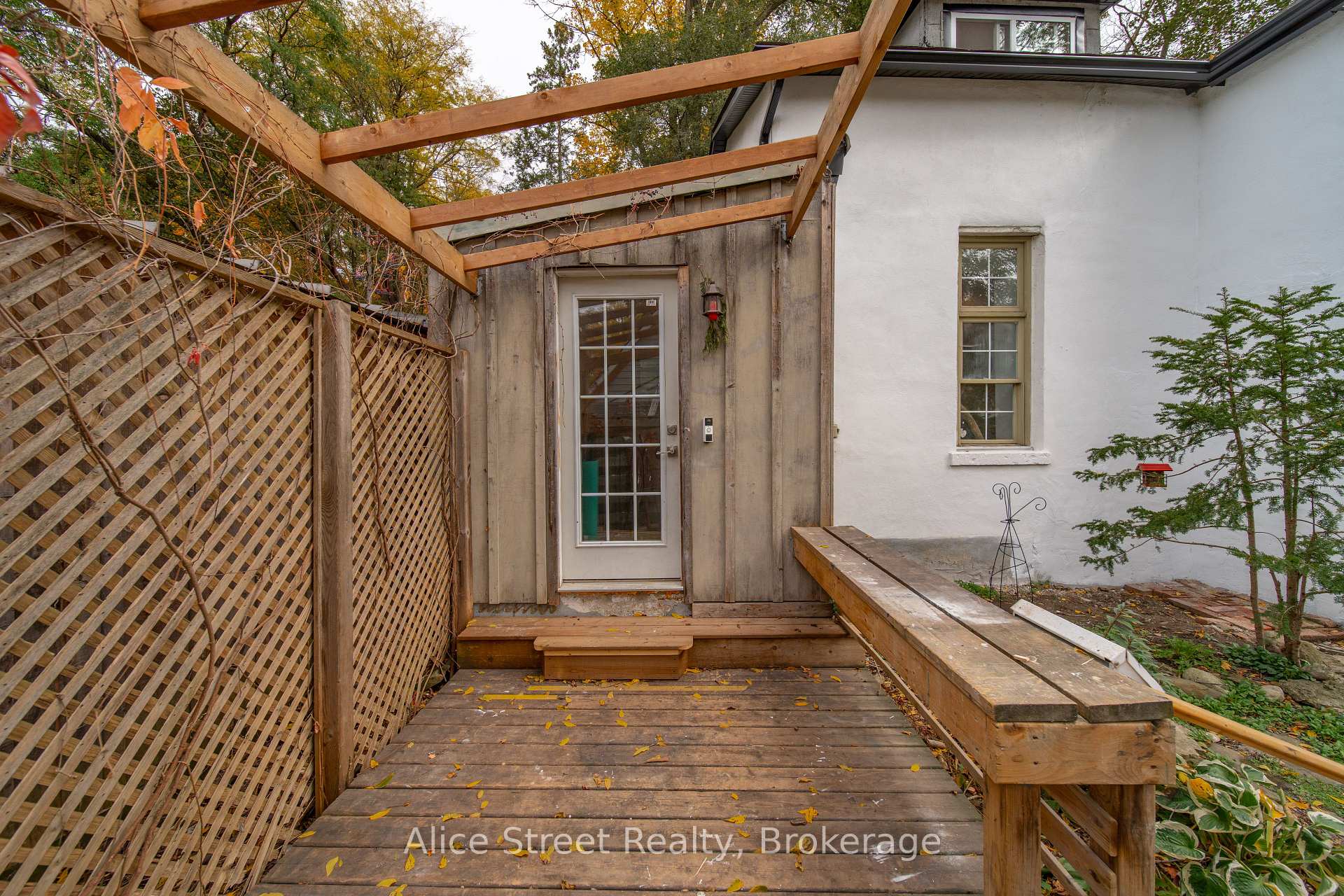 Photo 7 of 39 Arthur Street N, Guelph, St. George's — HOMEH