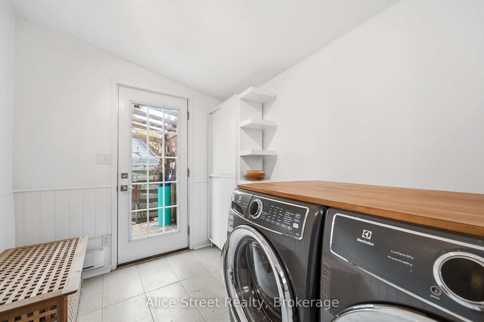 Photo 8 of 39 Arthur Street N, Guelph, St. George's — HOMEH