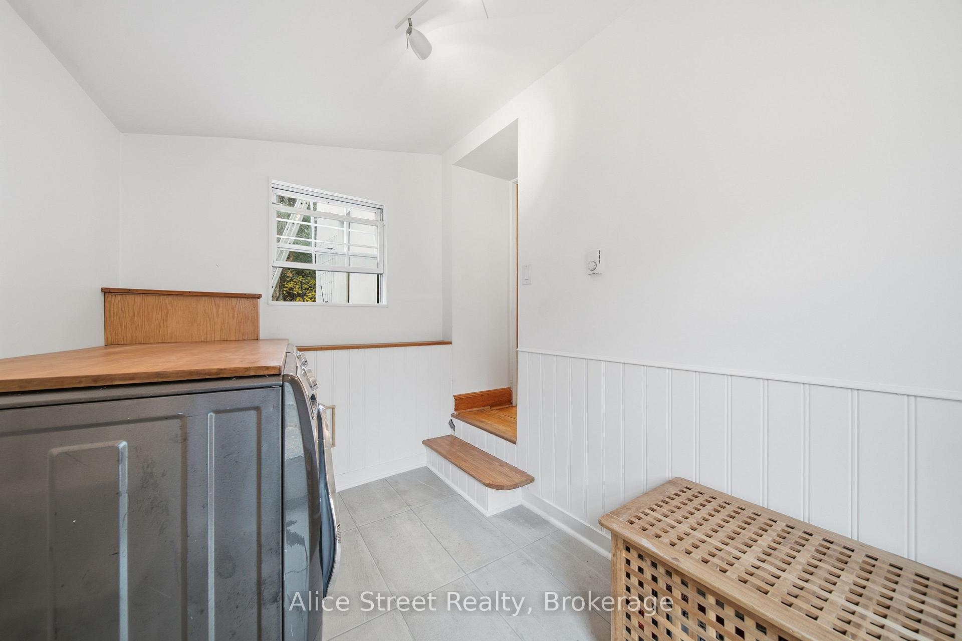 Photo 9 of 39 Arthur Street N, Guelph, St. George's — HOMEH
