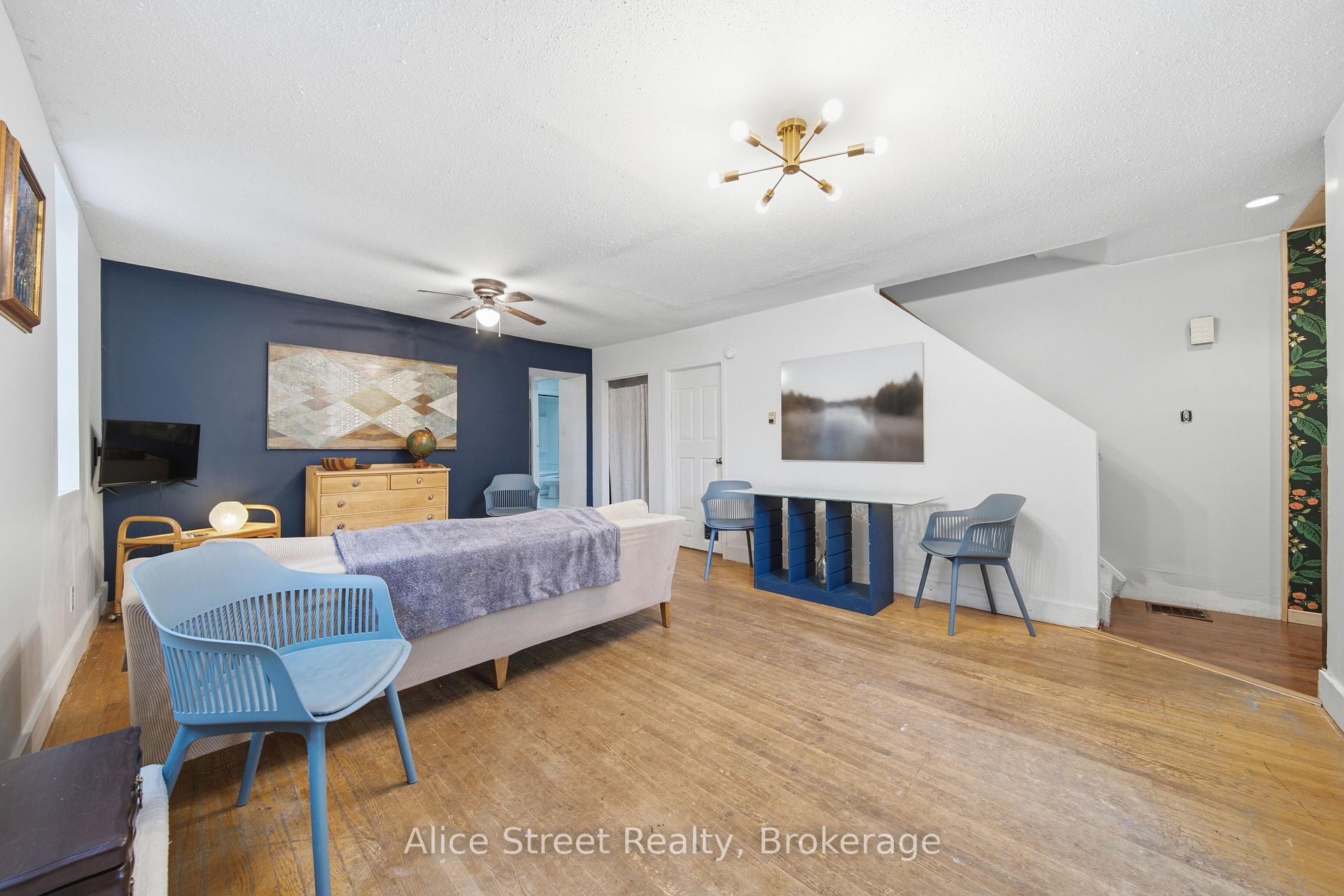 Photo 10 of 39 Arthur Street N, Guelph, St. George's — HOMEH