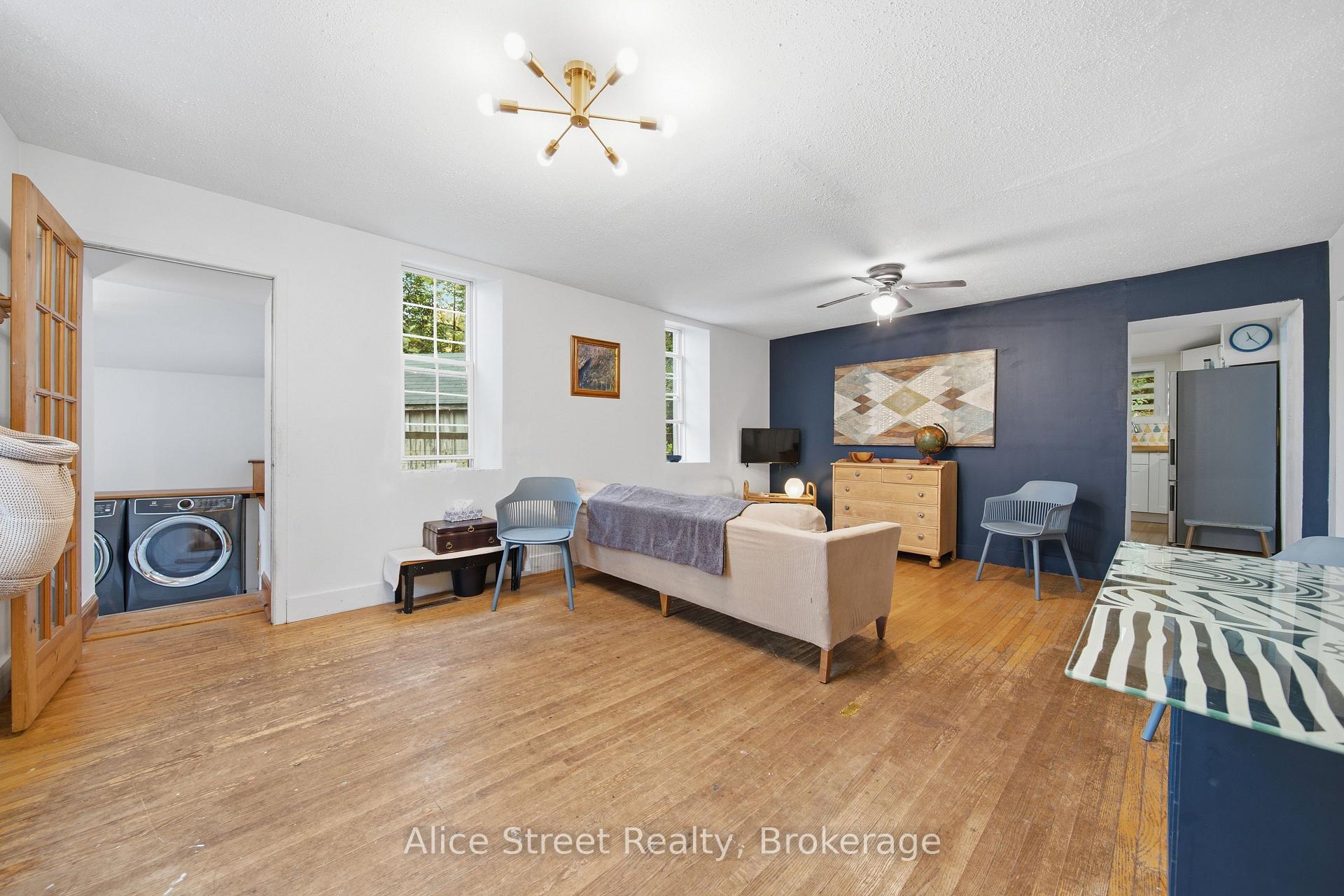 Photo 11 of 39 Arthur Street N, Guelph, St. George's — HOMEH