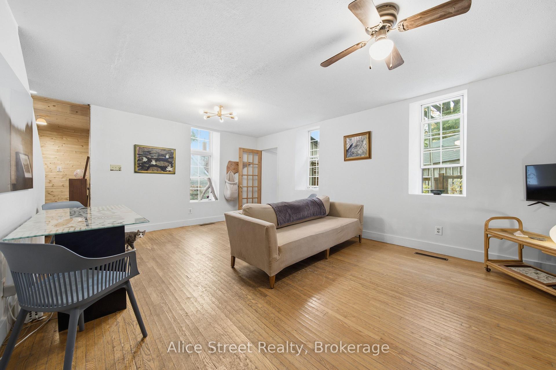 Photo 14 of 39 Arthur Street N, Guelph, St. George's — HOMEH