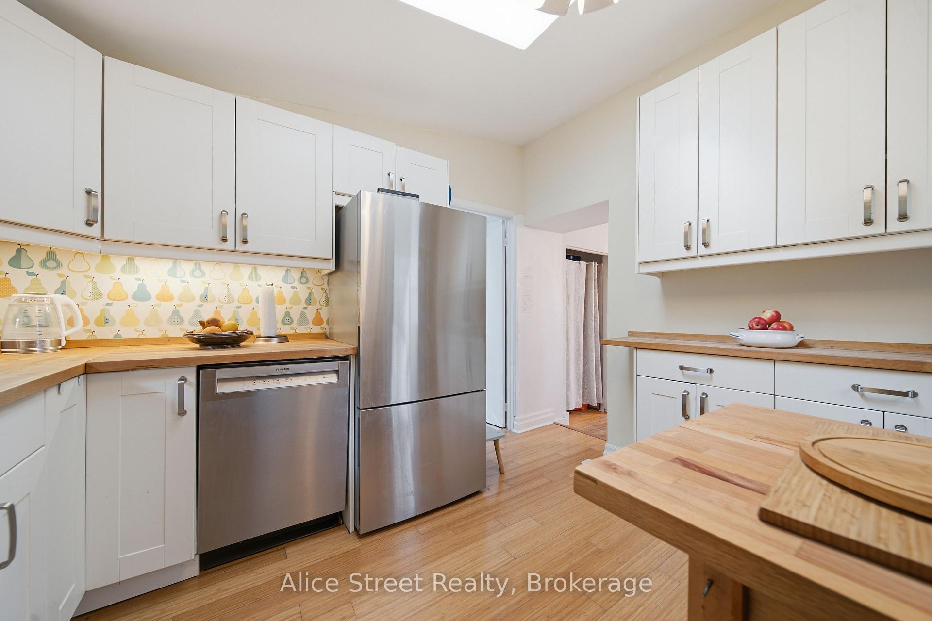 Photo 17 of 39 Arthur Street N, Guelph, St. George's — HOMEH