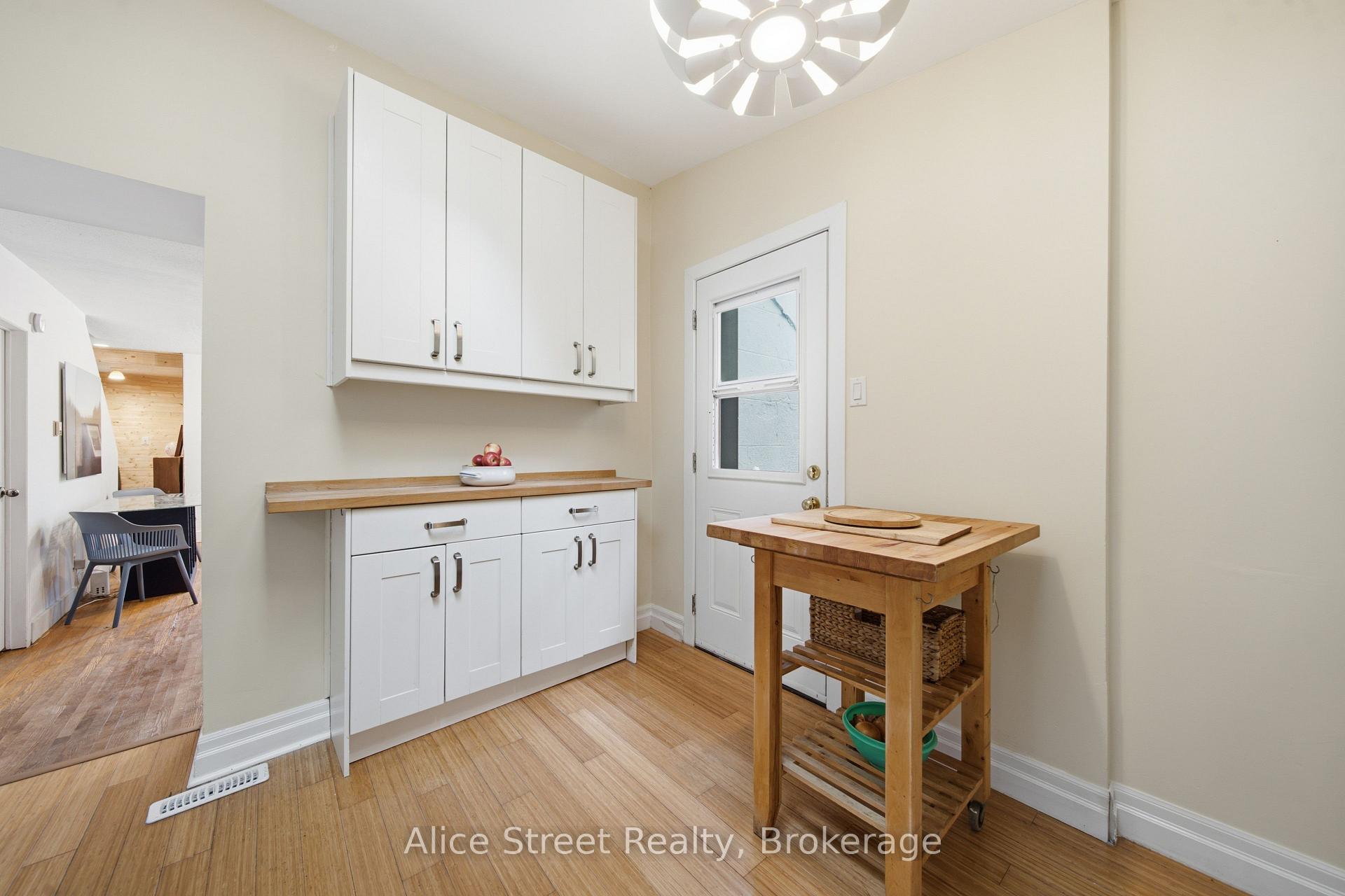 Photo 18 of 39 Arthur Street N, Guelph, St. George's — HOMEH