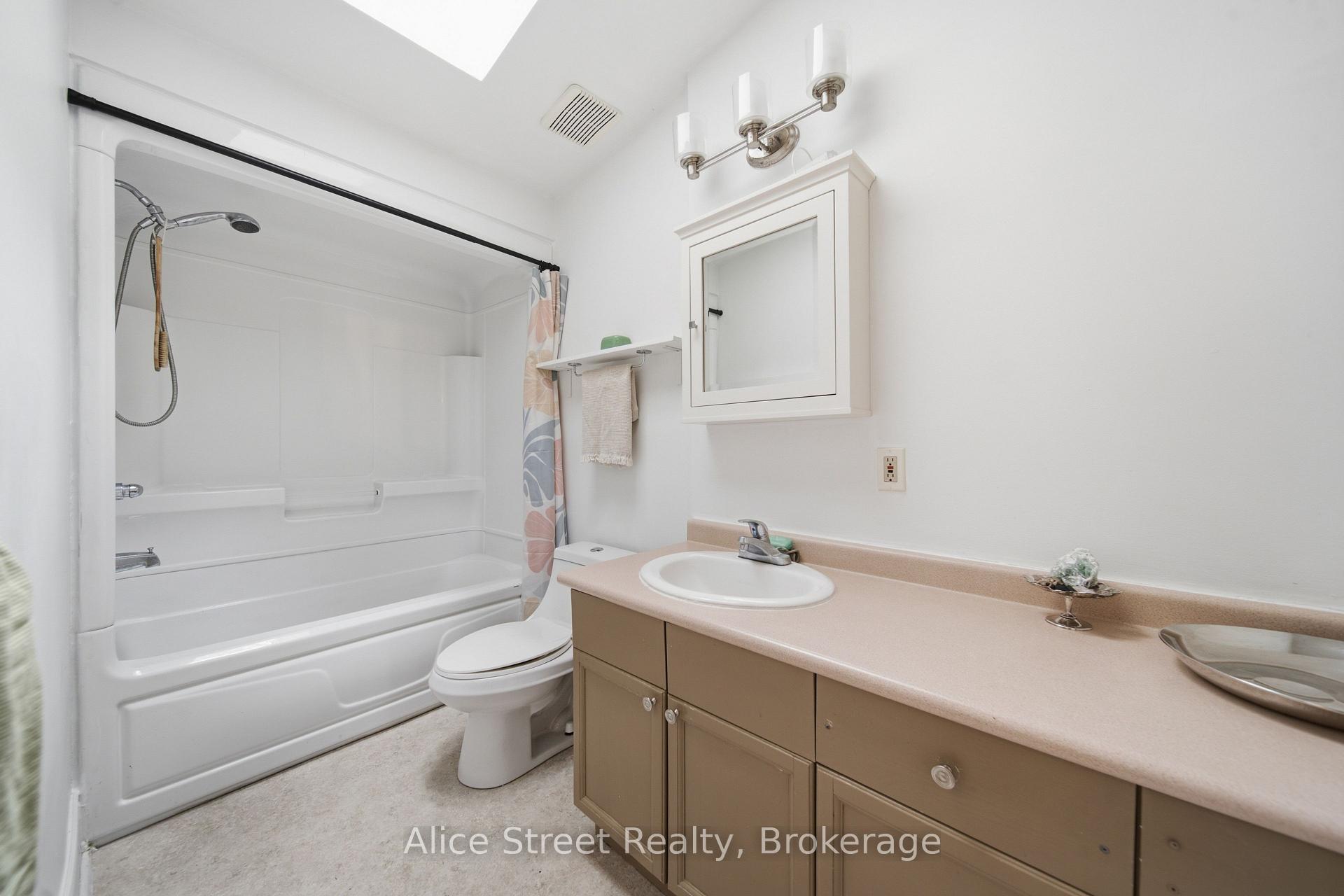 Photo 19 of 39 Arthur Street N, Guelph, St. George's — HOMEH