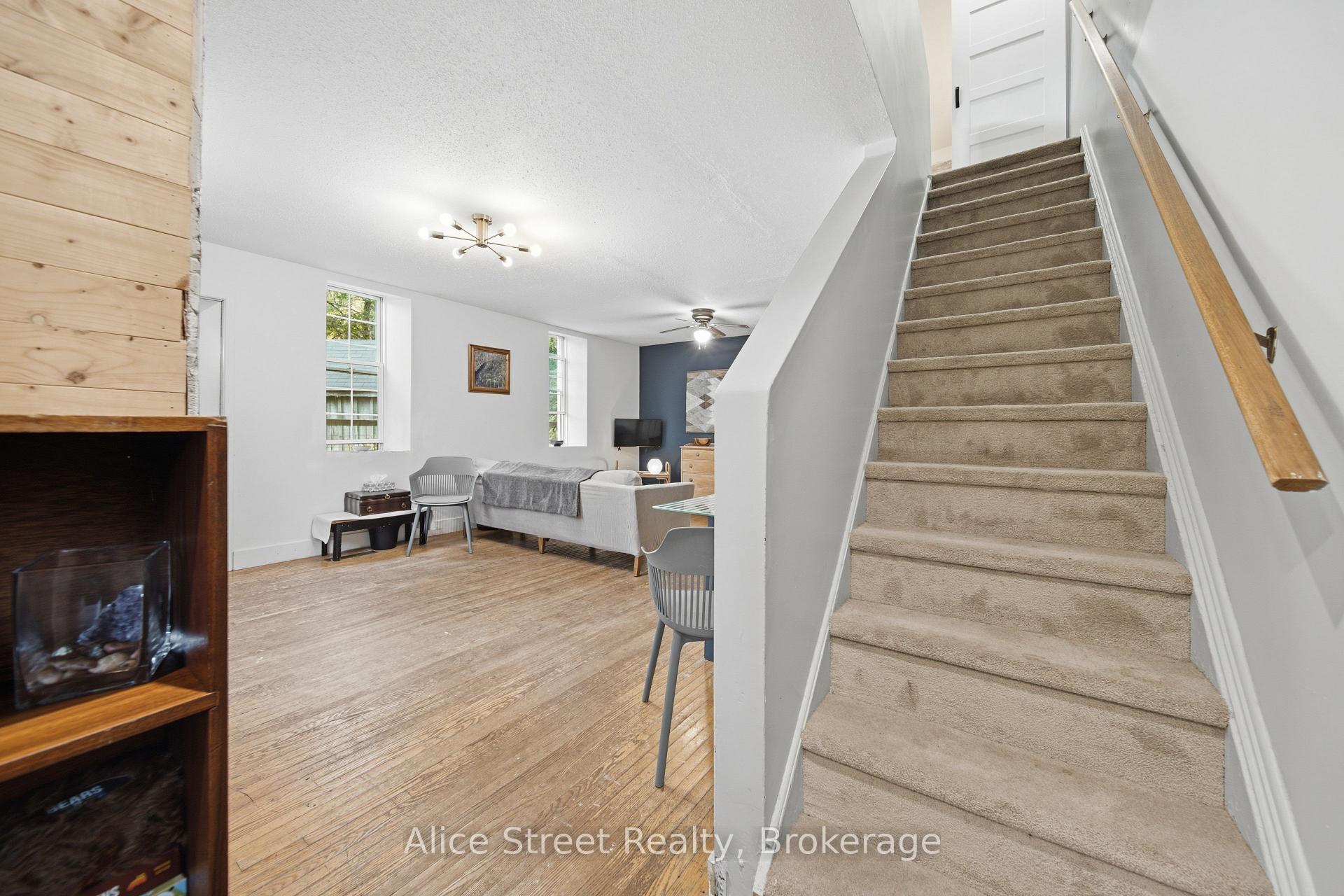Photo 21 of 39 Arthur Street N, Guelph, St. George's — HOMEH