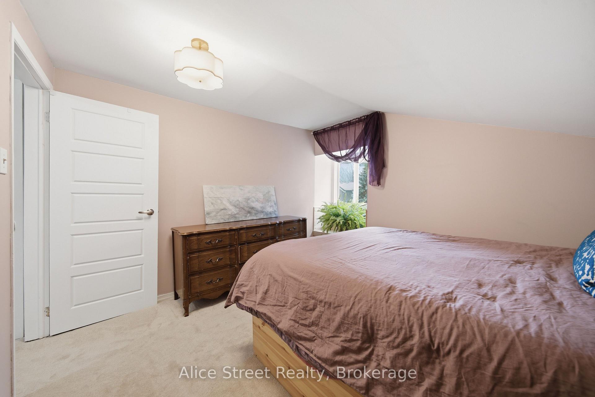 Photo 24 of 39 Arthur Street N, Guelph, St. George's — HOMEH